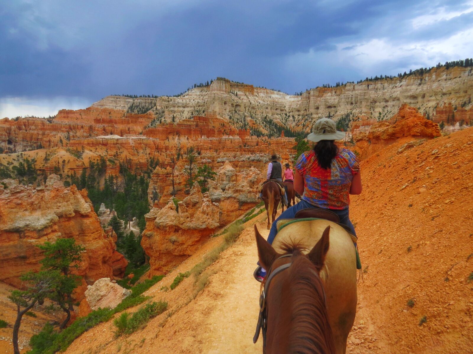 bryce canyon vs zion - horseback ride in bryce