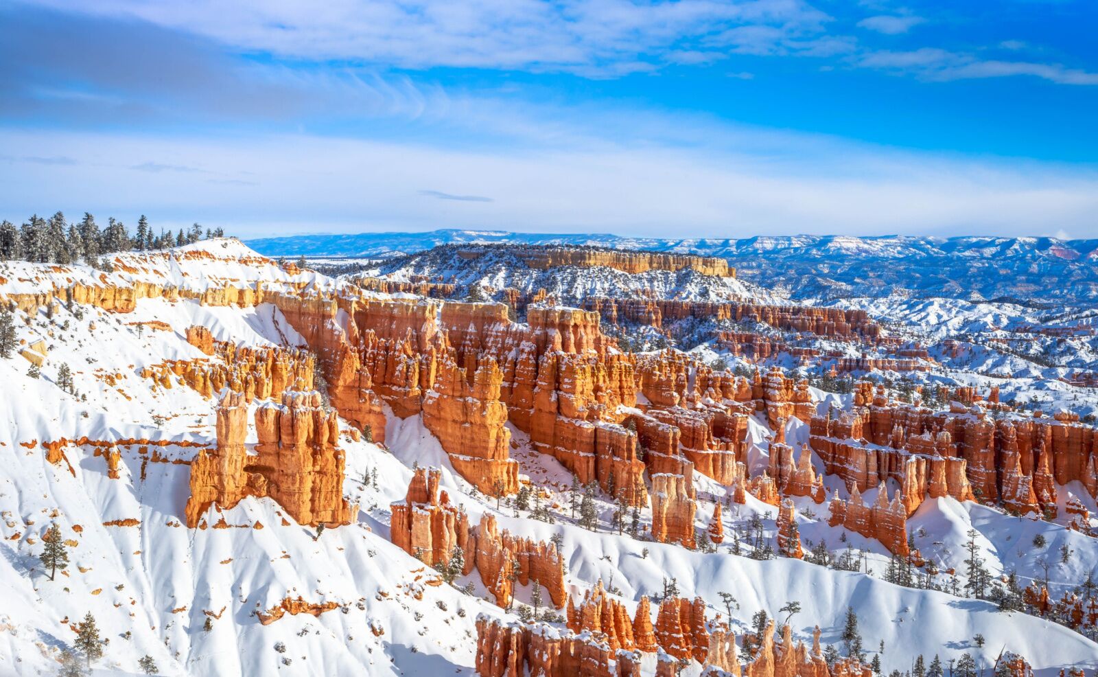 zion vs bryce canyon - snow on hoodoos in bryce