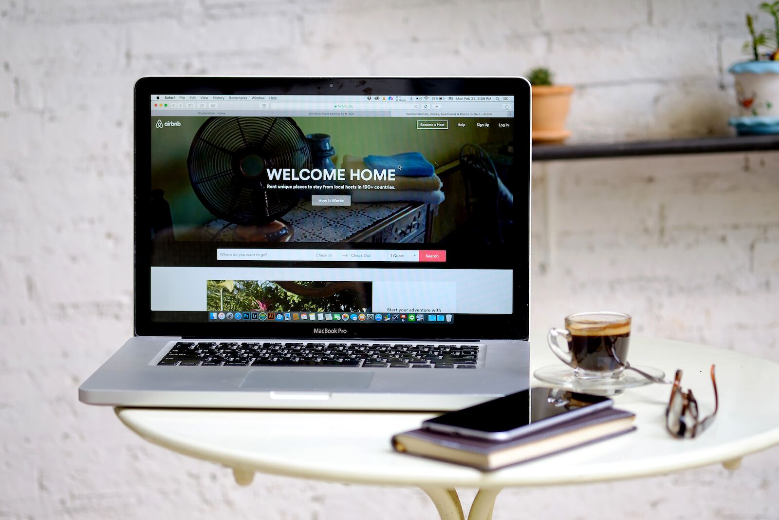 airbnb homepage on computer screen