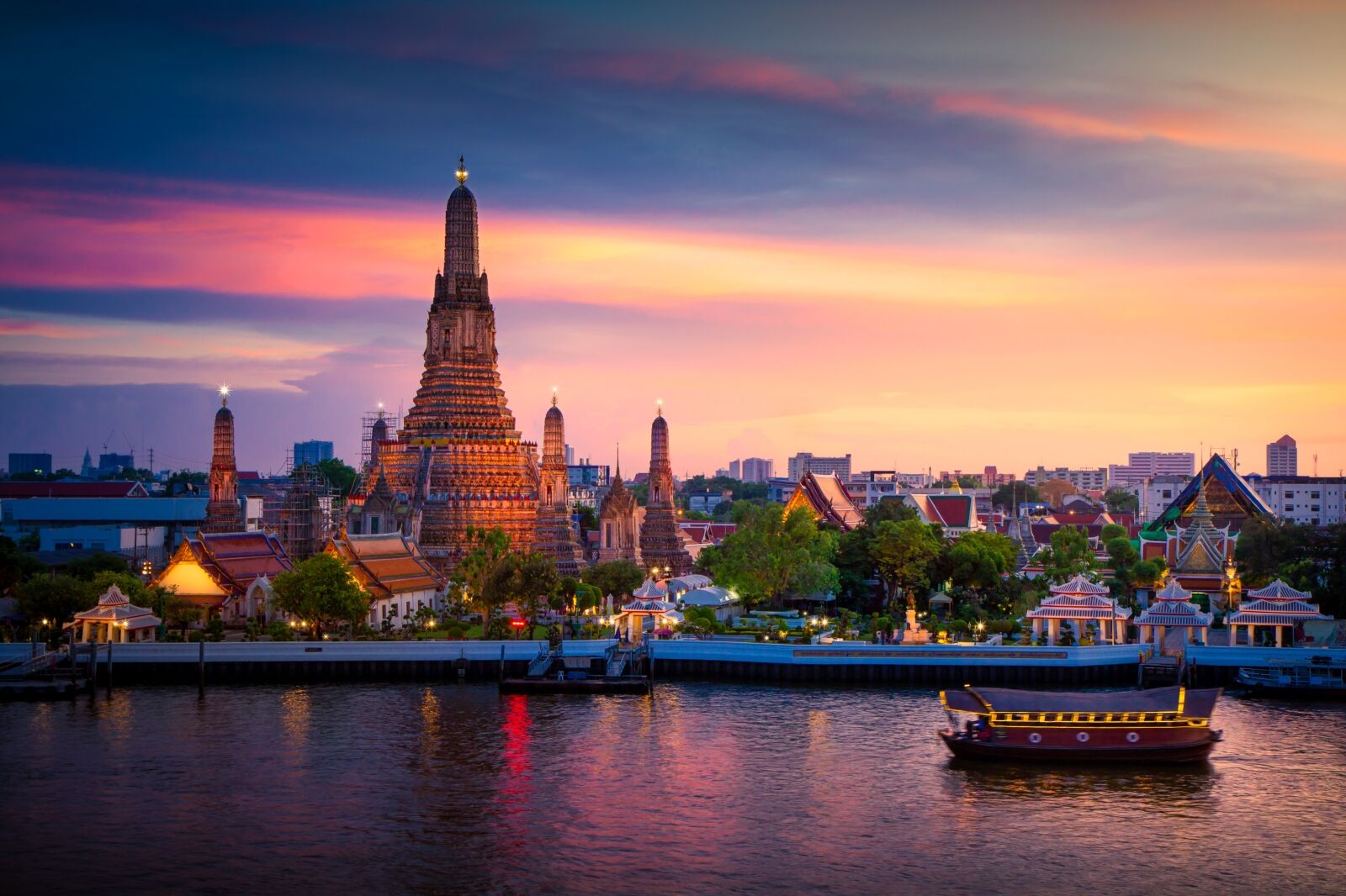 Atmosphere Of Wat Arun in twilight, It is spectacular, This is an important buddhist temple and a famous tourist destination at bangkok in thailand.