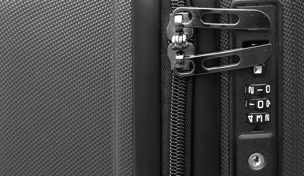 This Is Why It's Safer To Buy A Luggage Without A Zipper