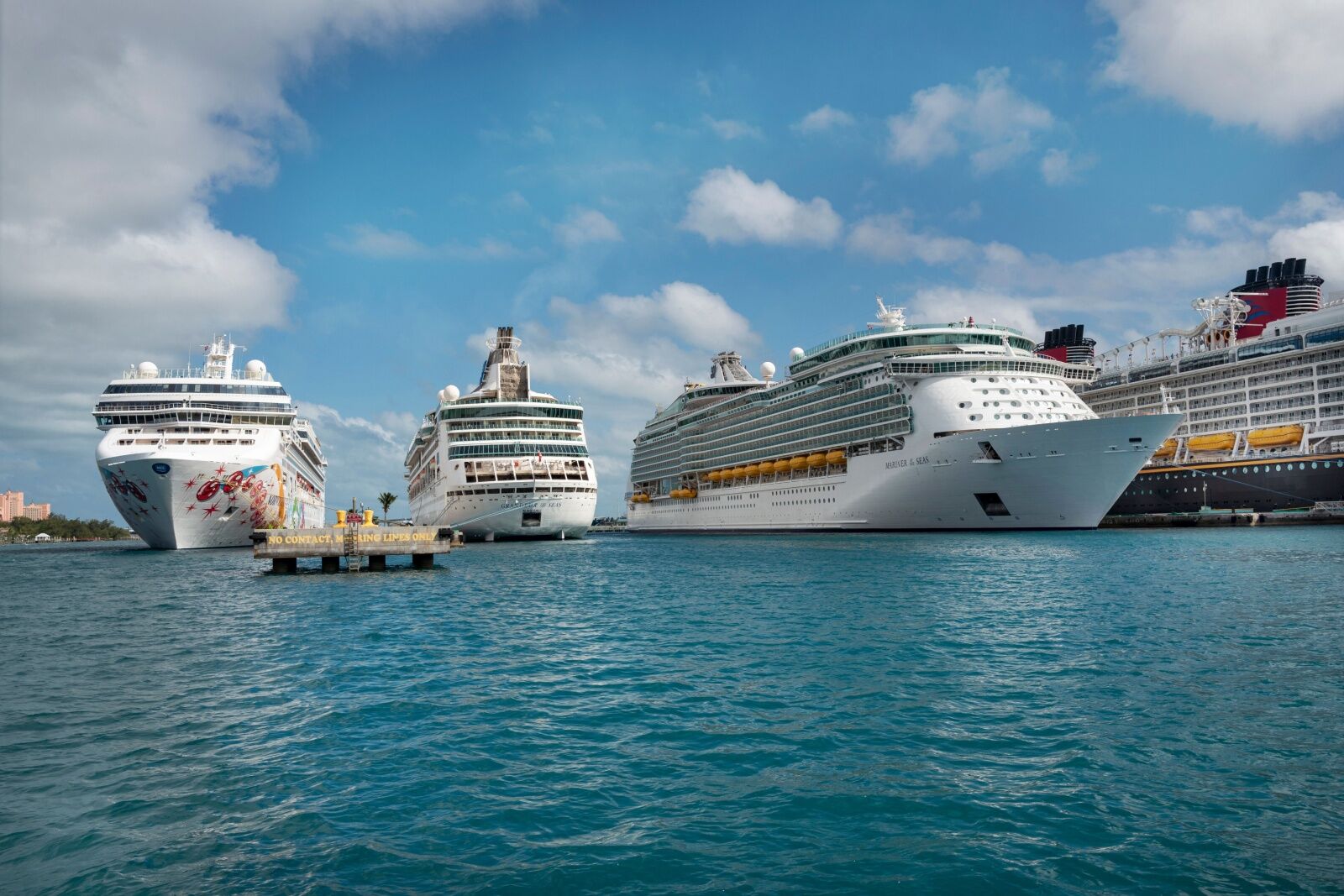 multiple cruise ships in the bahamas 