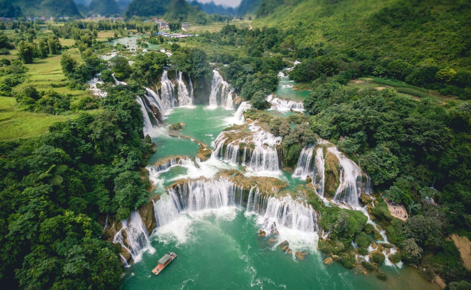 Yuntai Falls alternative - Detian waterfall