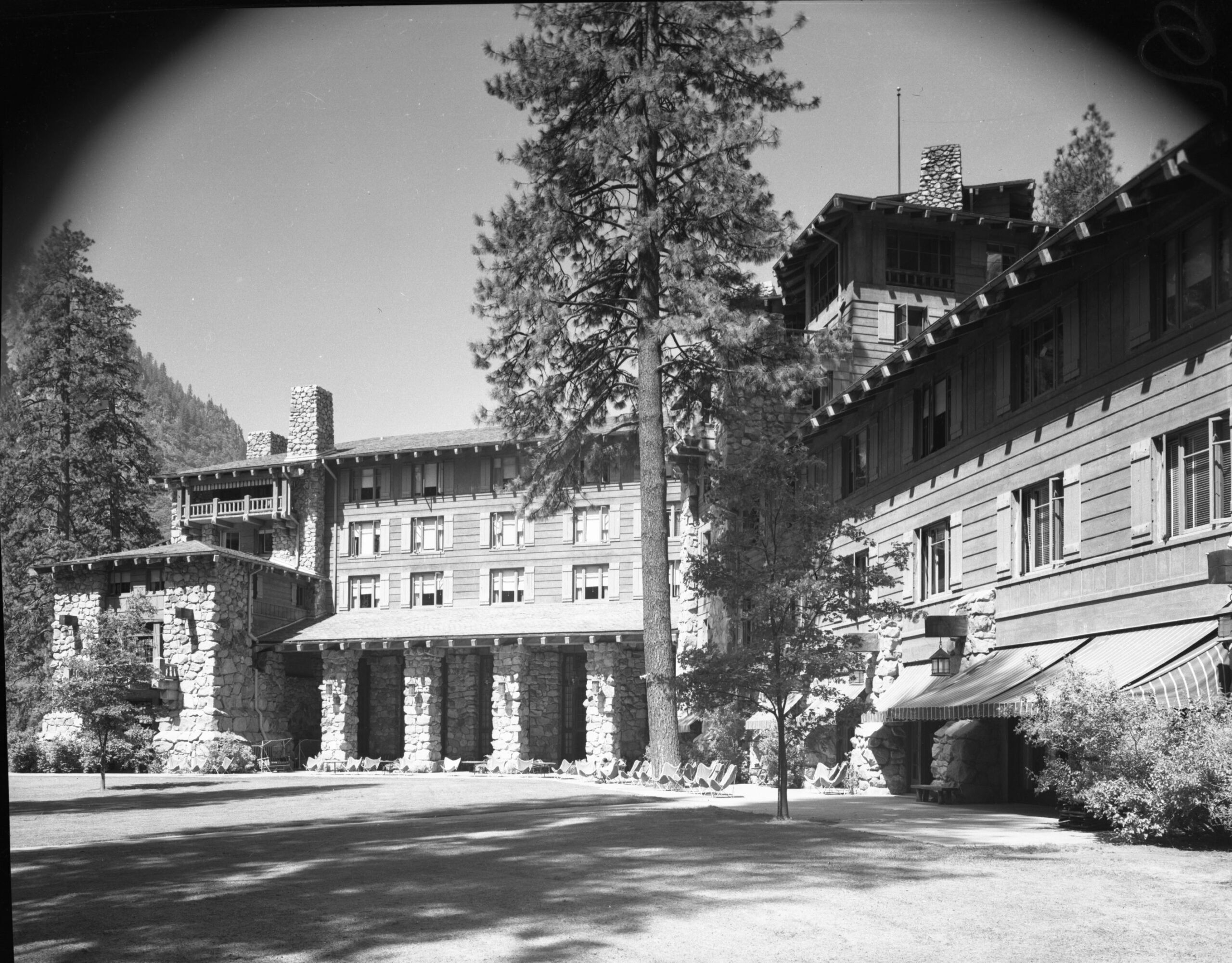 national park lodging - the ahwahnee in yosemite 