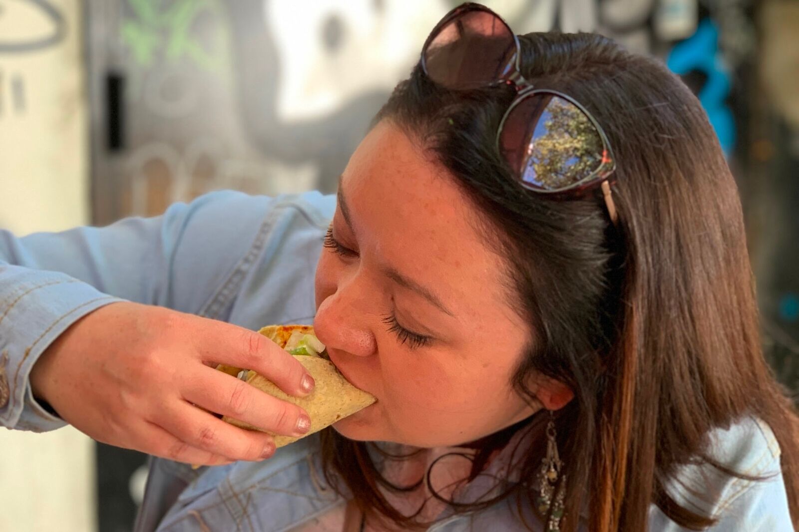 Sara Iannacone eating tacos 