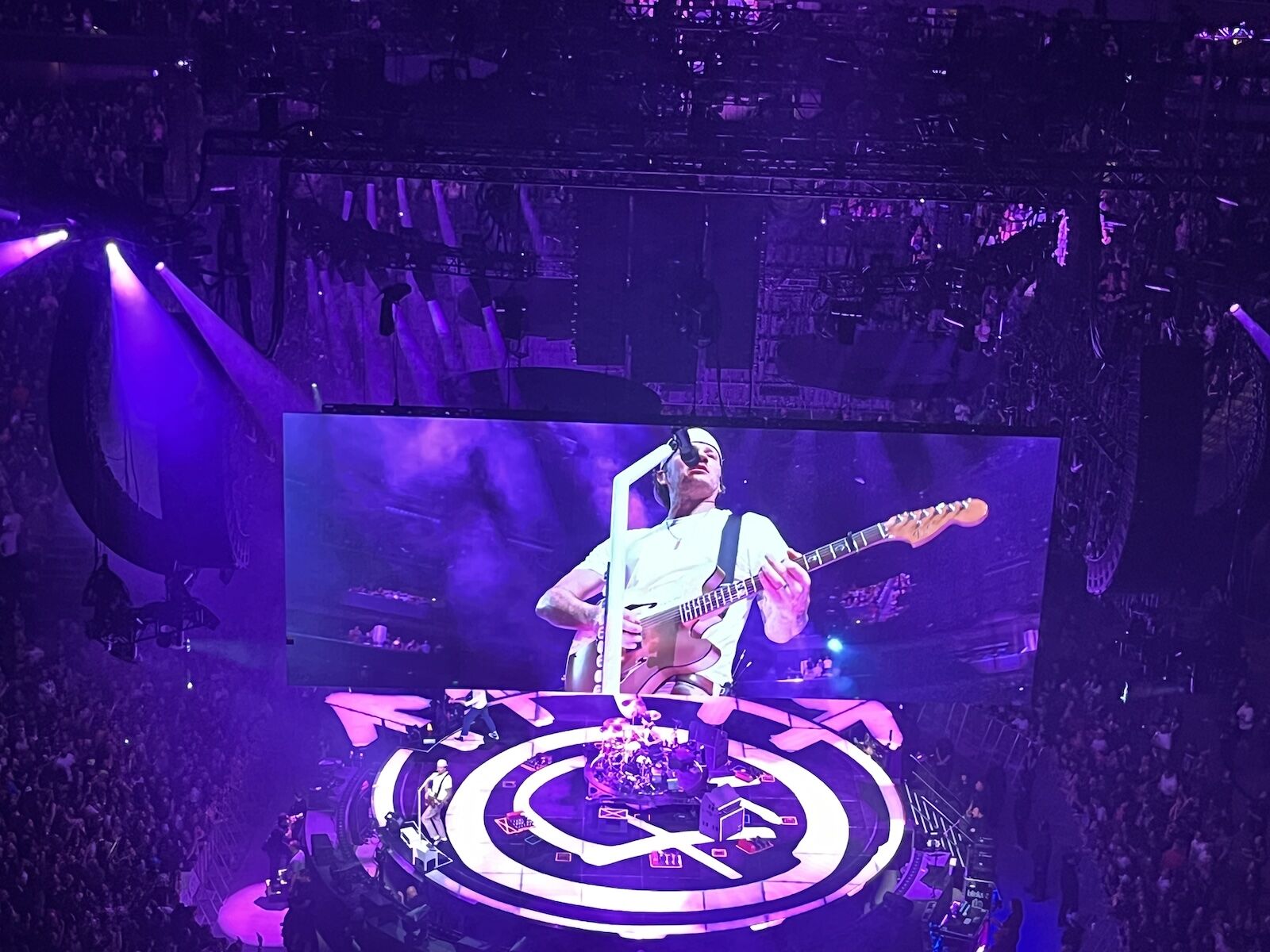 tom delonge onstage in salt lake city