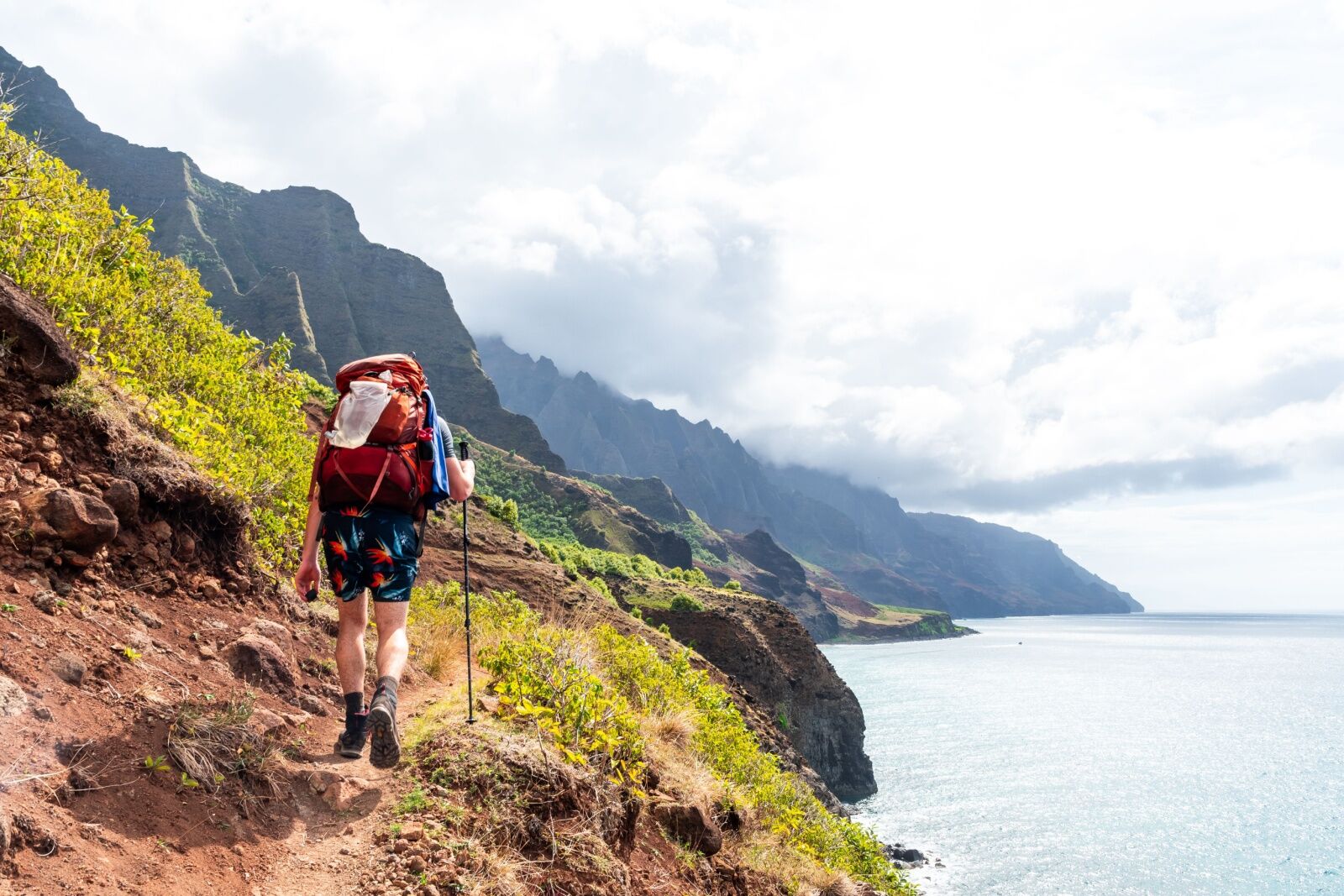 kalalau trail hawaii norovirus - hiker on coast