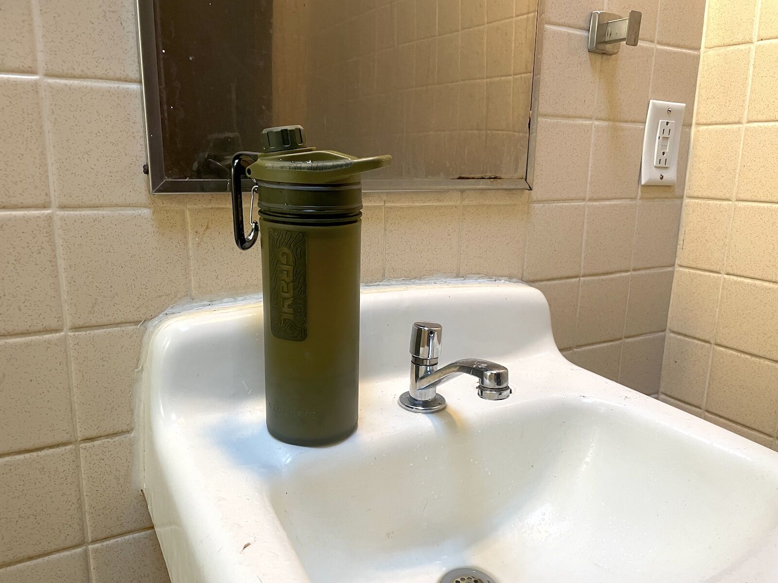 grayl geopress water bottle with filter