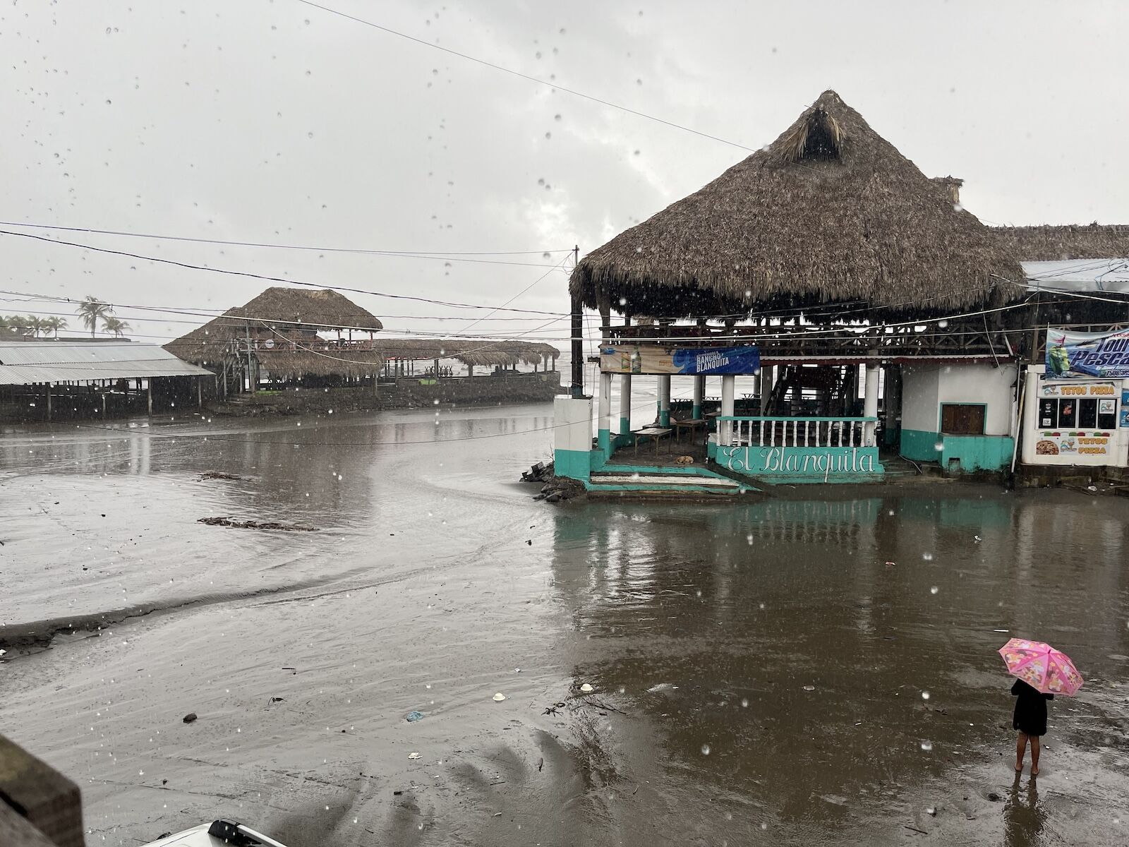 rain in Las Tunas beach el salvador