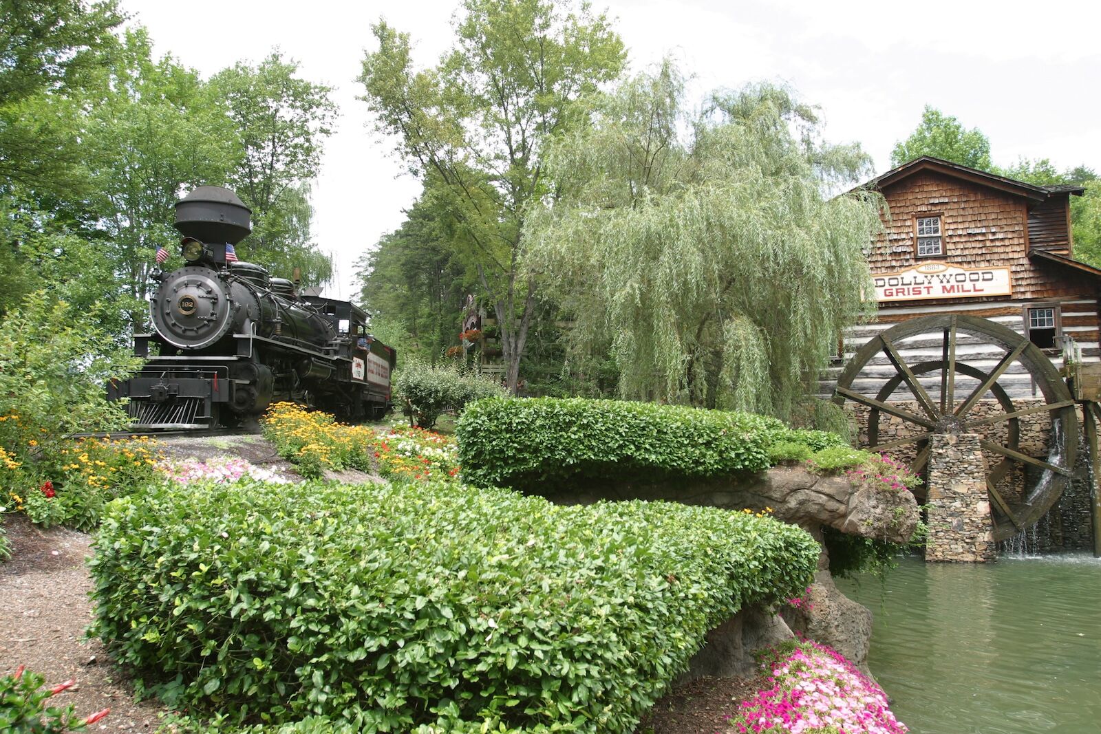 dollywood at christmas - steam train