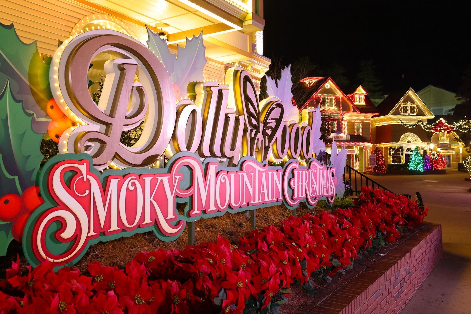 Dollywood at Christmas - title welcome sign