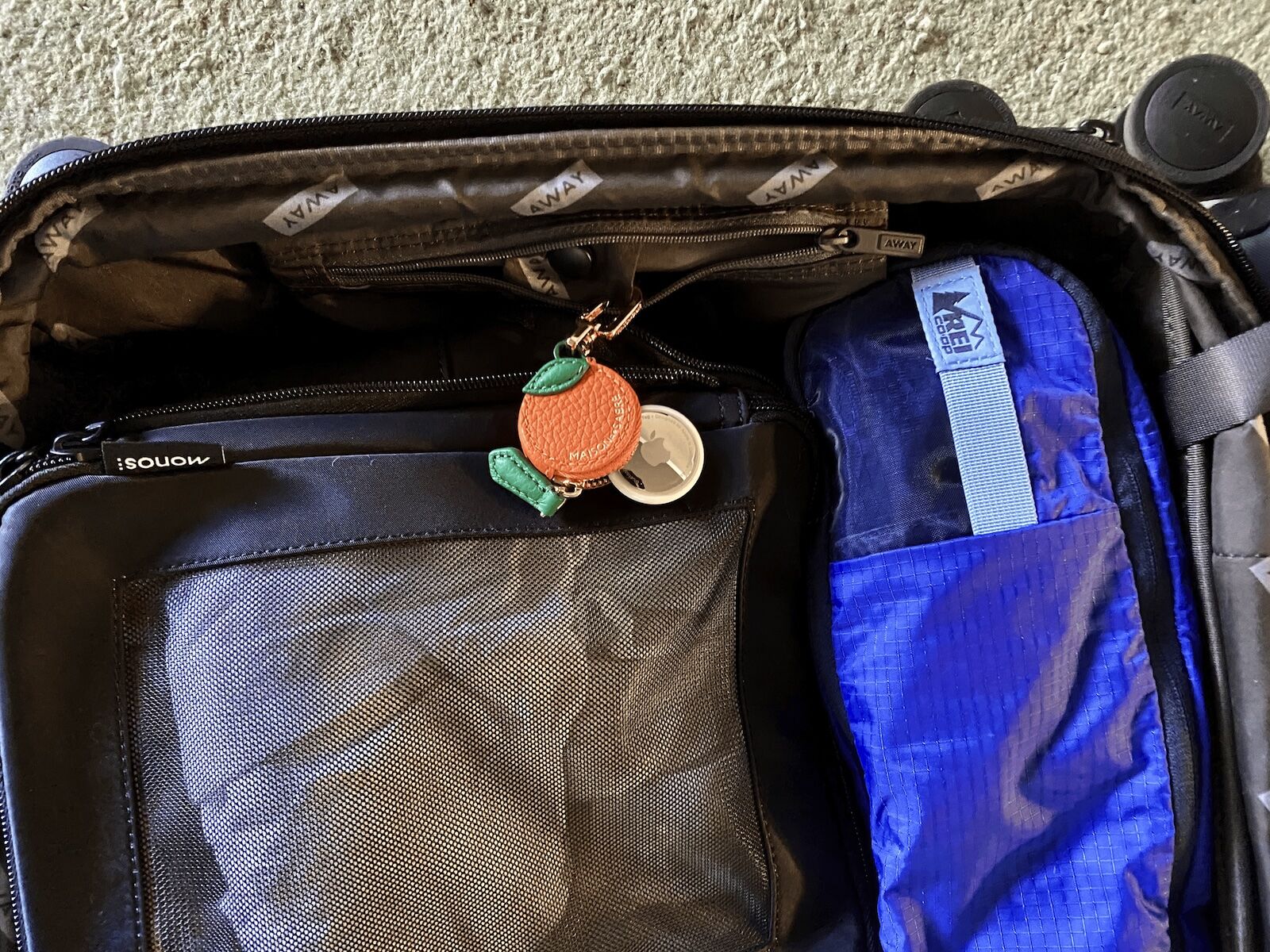 air tags on luggage