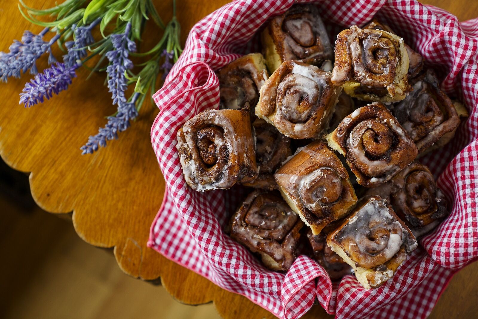 Flathead lake lodge cinnamon roll 