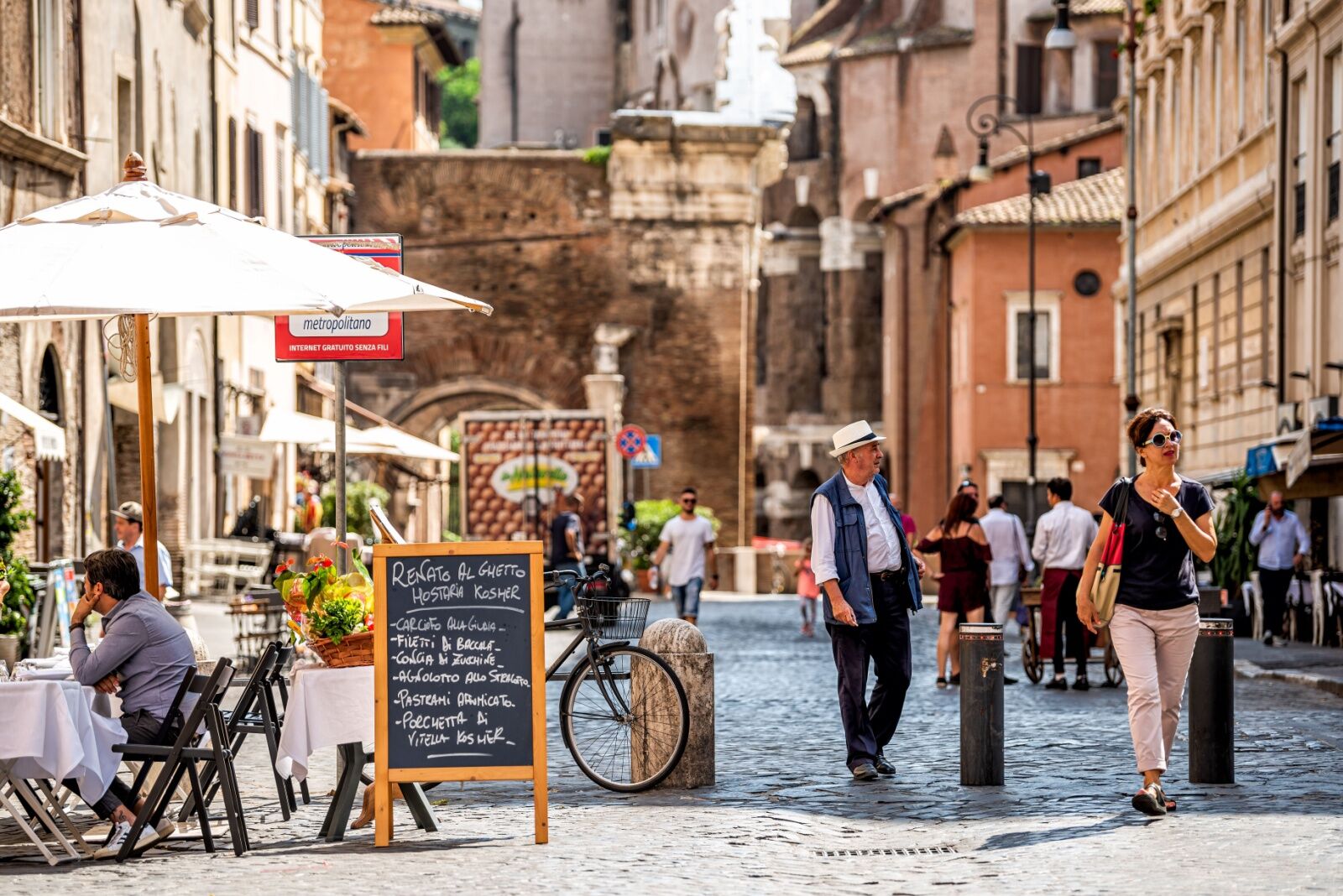 sidewalk cafe in rome