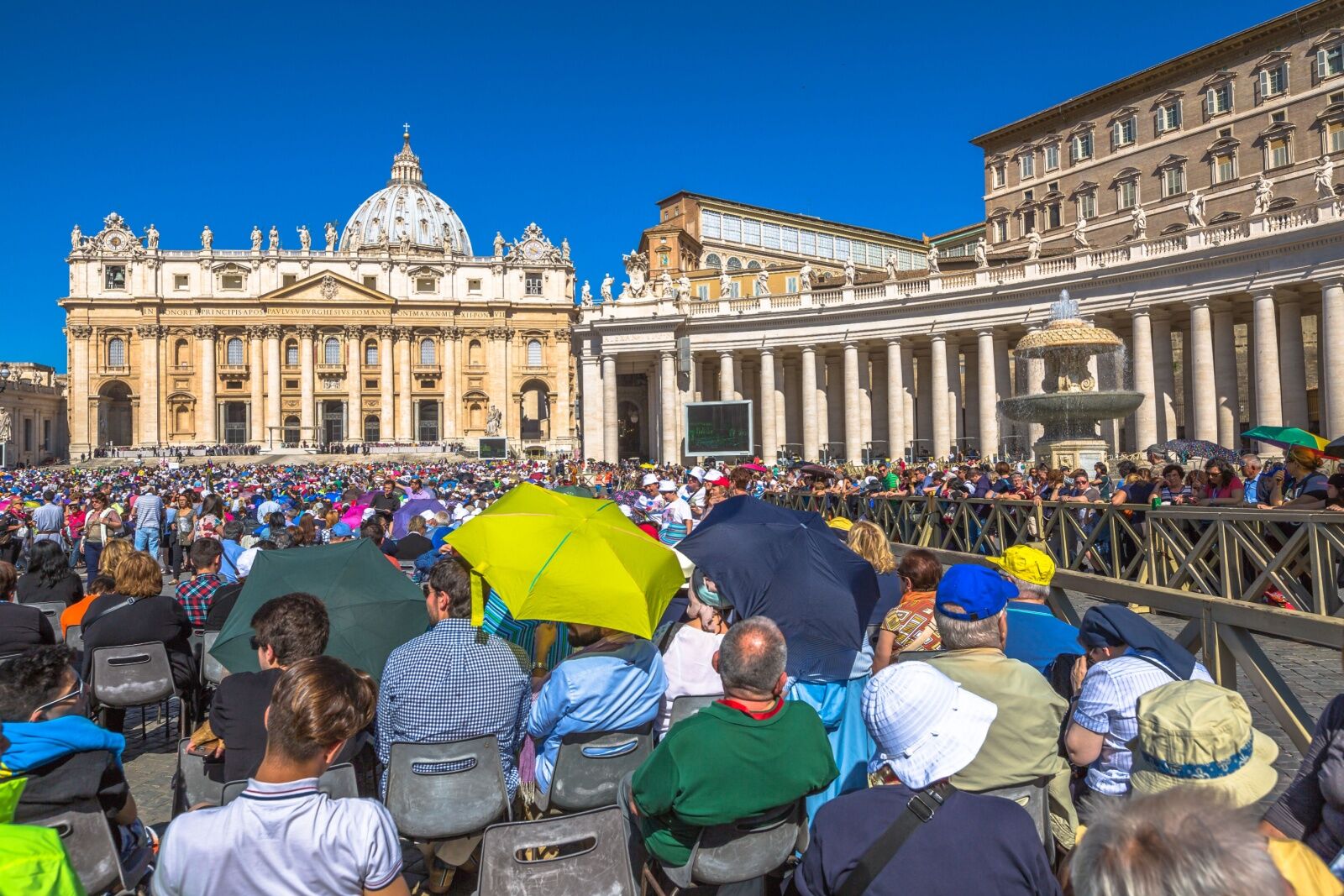 crowds at vatican jubilee st peters rome