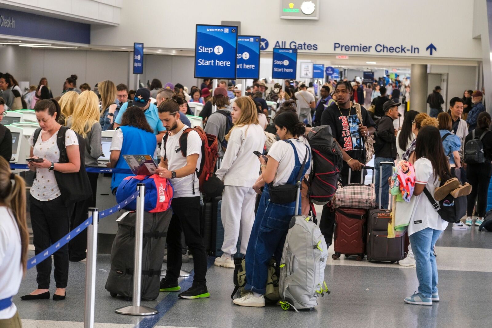 busy lax airport