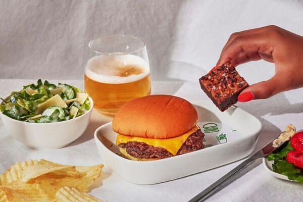 Shake Shack Cheeseburgers Are Coming To Delta First-Class Flights