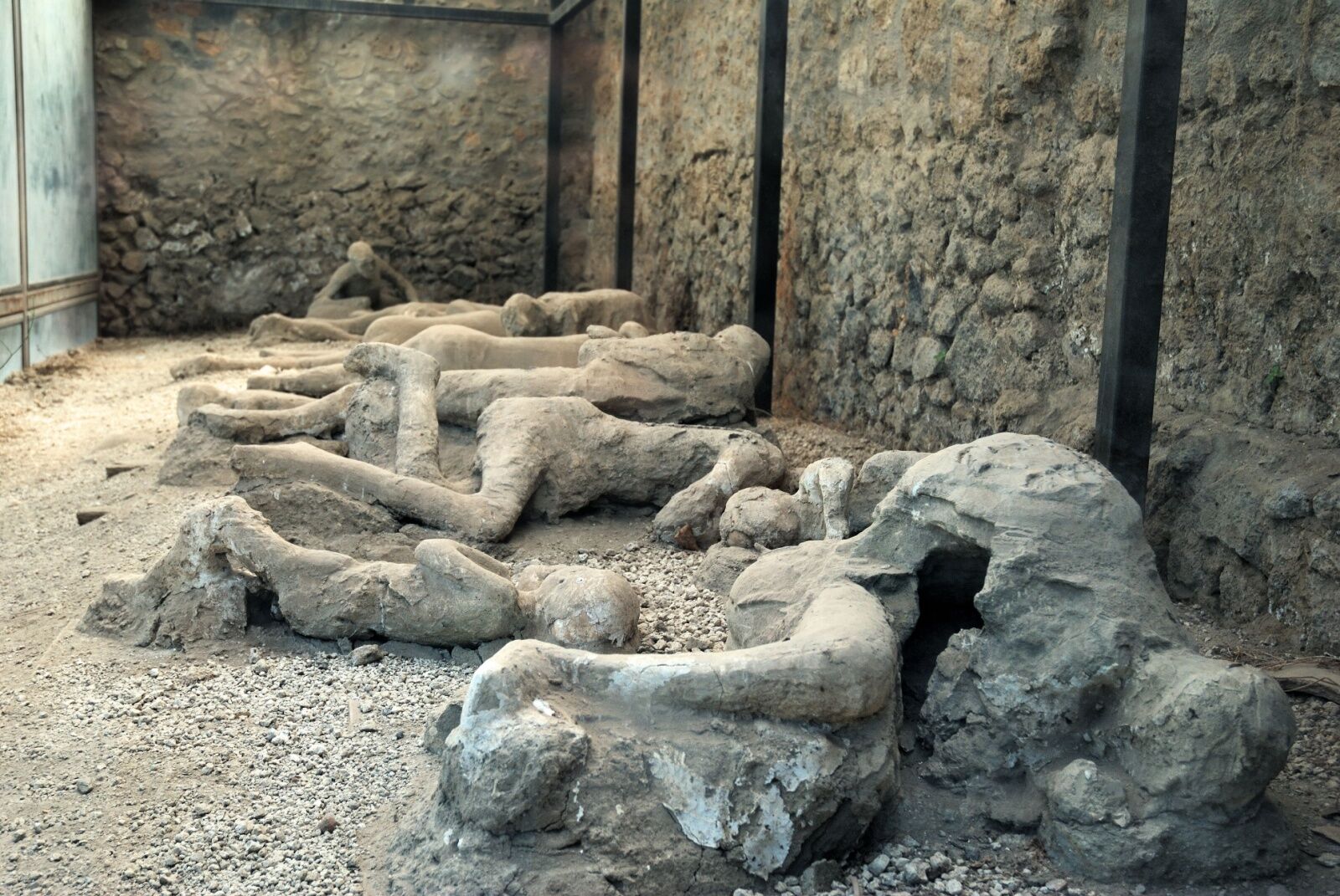 pompeii tourism remains - victims