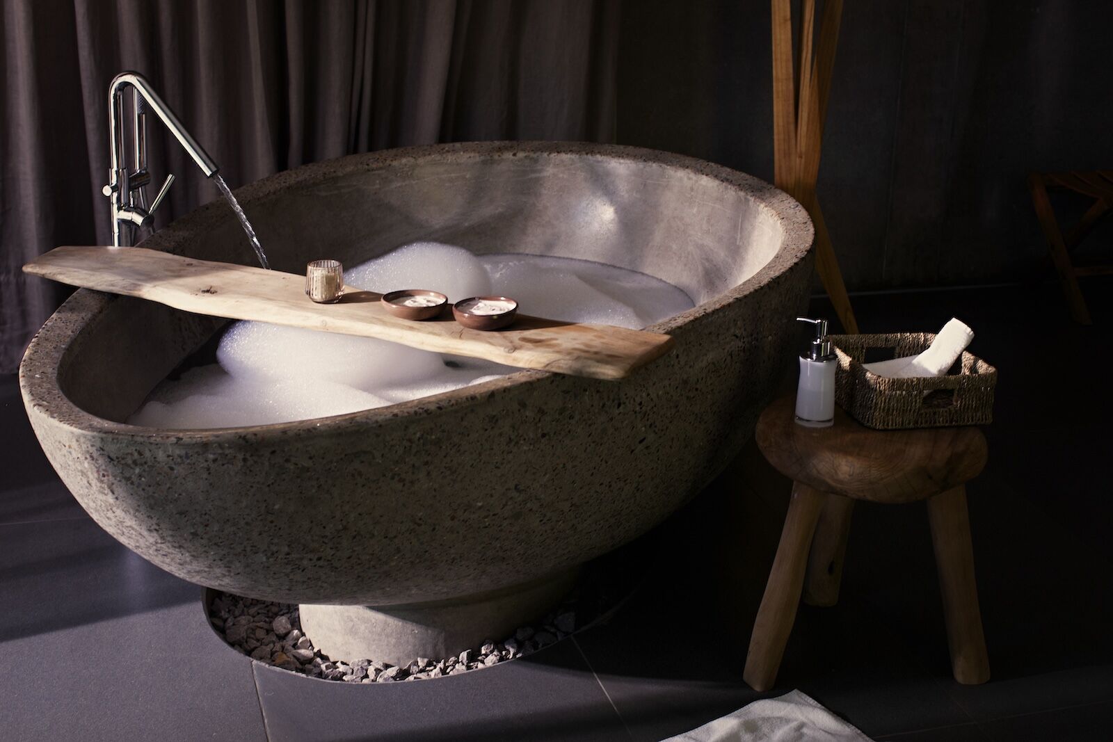 spa tub at sb winemaker's house