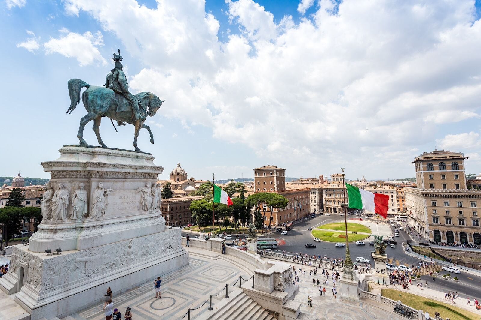 Rome-walking-Tour-Monument-to-Victor-Emmanuel-II.