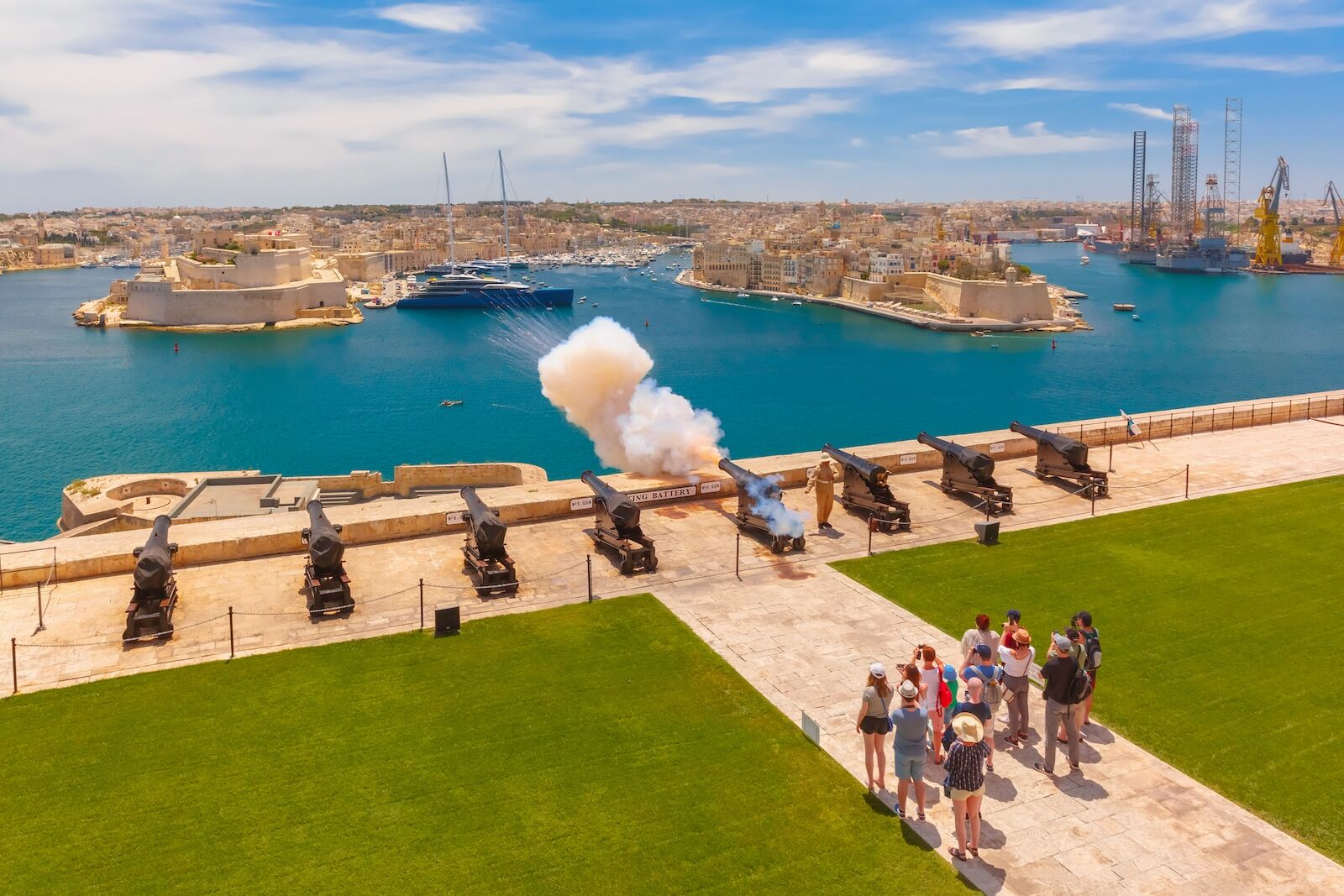 Walking tour of Valletta, Malta: Saluting Battery