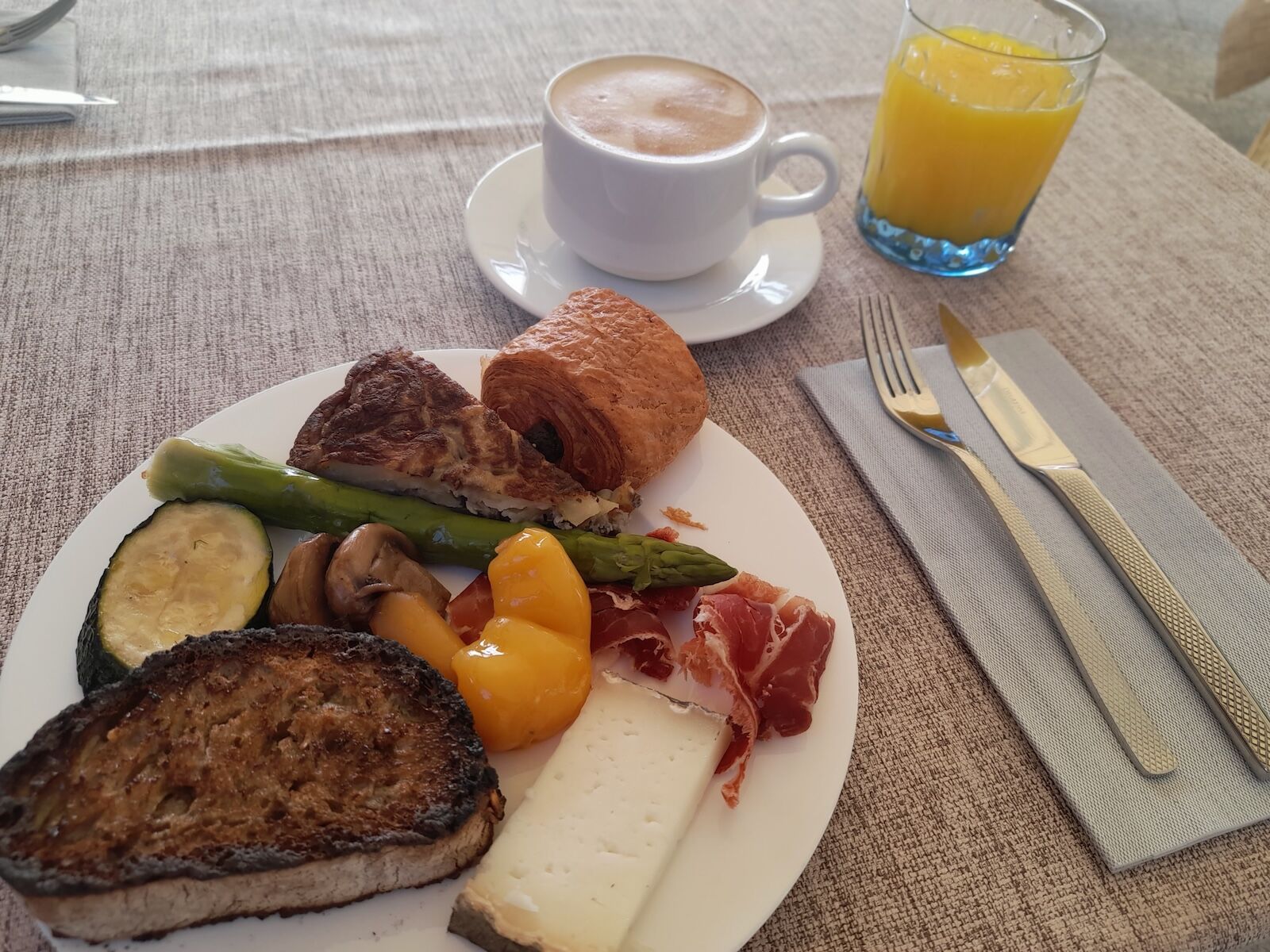 breakfast plate at casa del pi