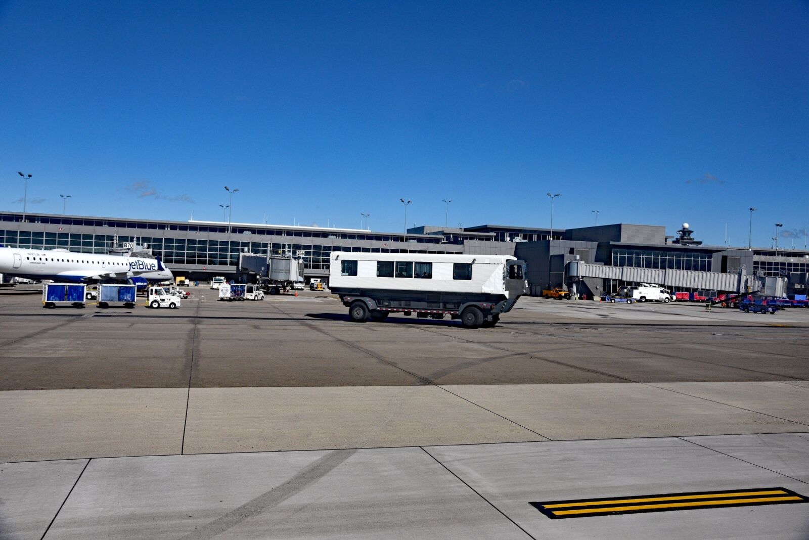 dulles airport renovation - people mover