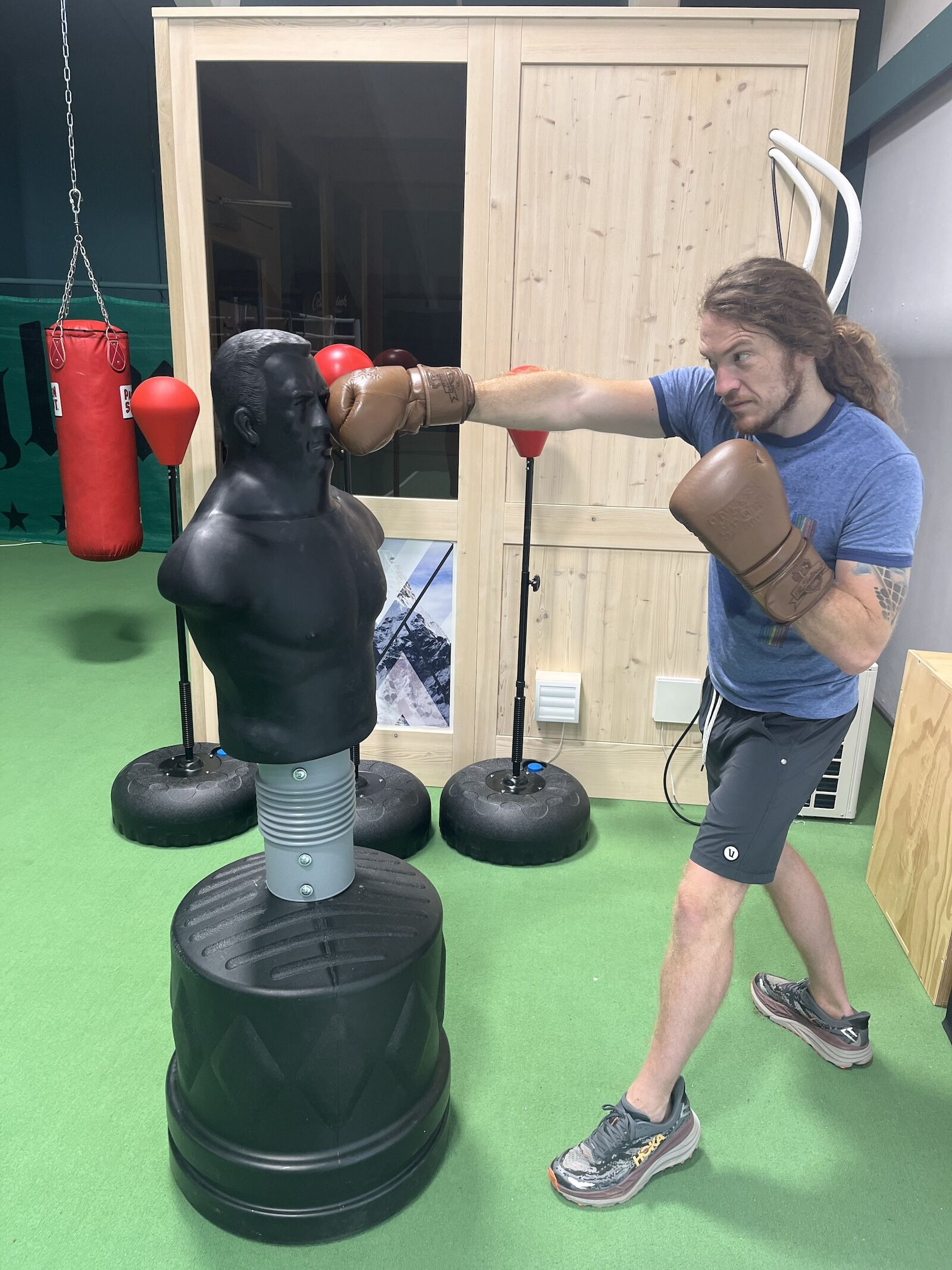 man boxing at stanglwirt