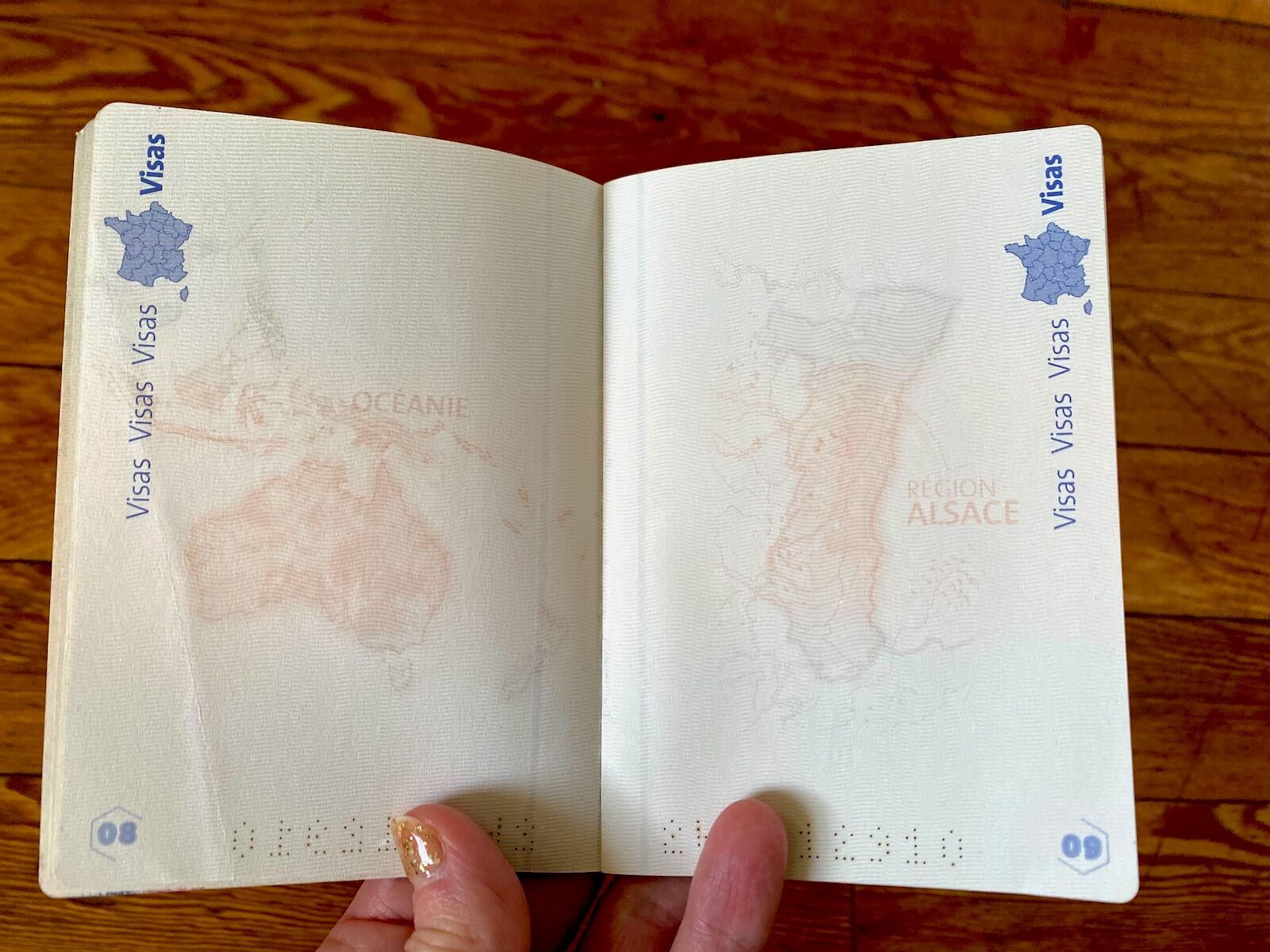 most powerful passports - french outline