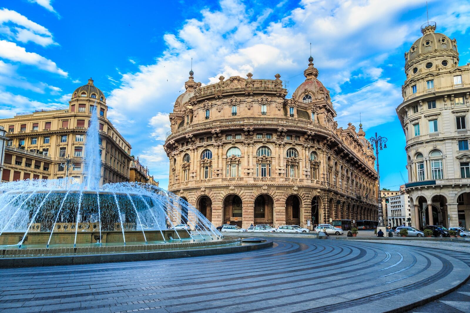 Walking tour of Genoa: Piazza de Ferrari