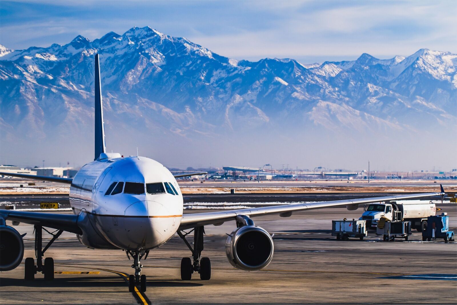 bumpiest flight routes - SLC plane on runway