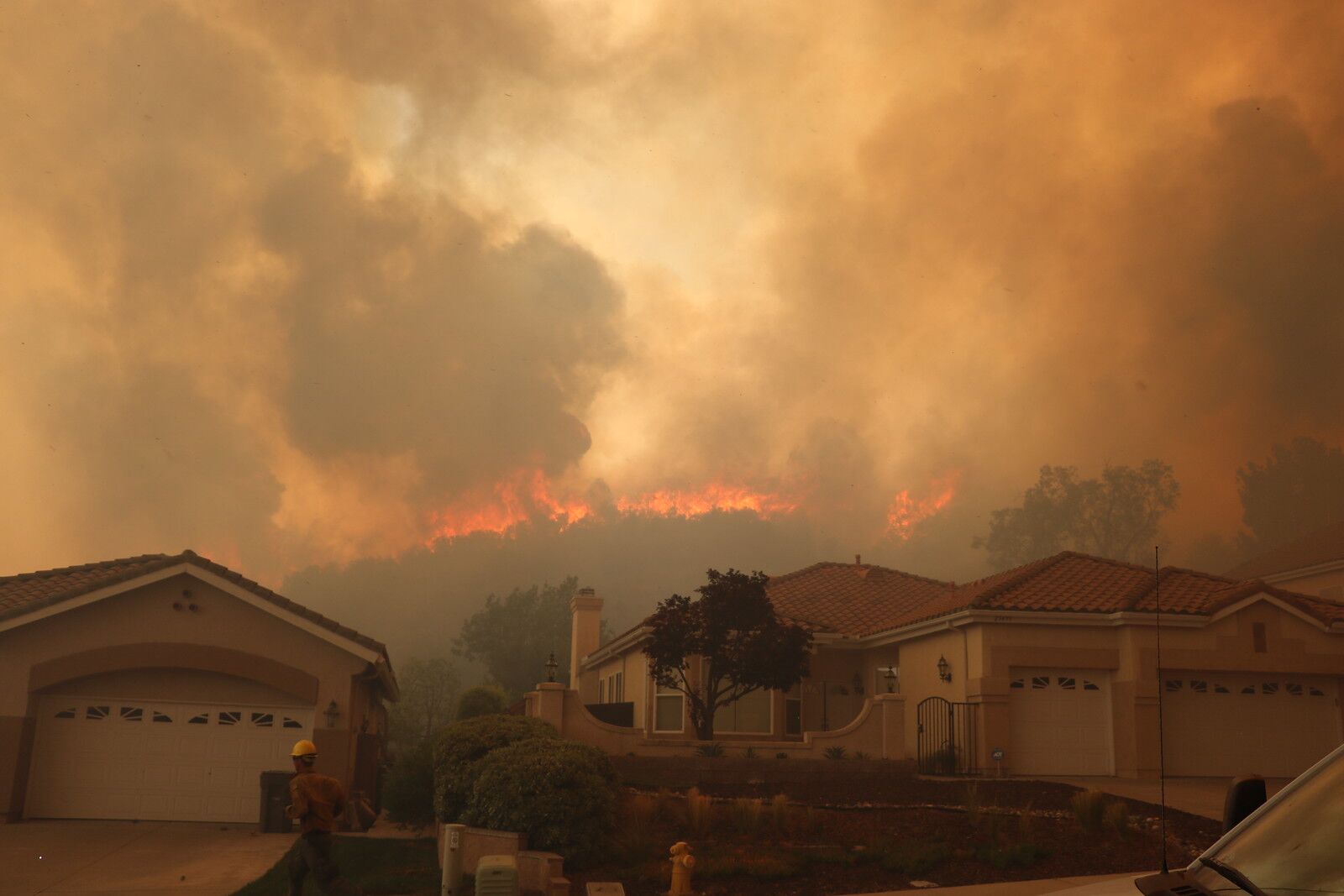 california wildfire size comparison - august fire of 2020