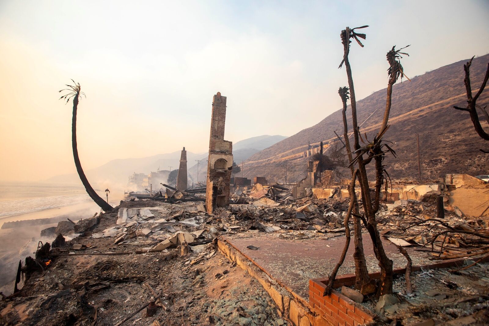 burnt down home in pacific palisades