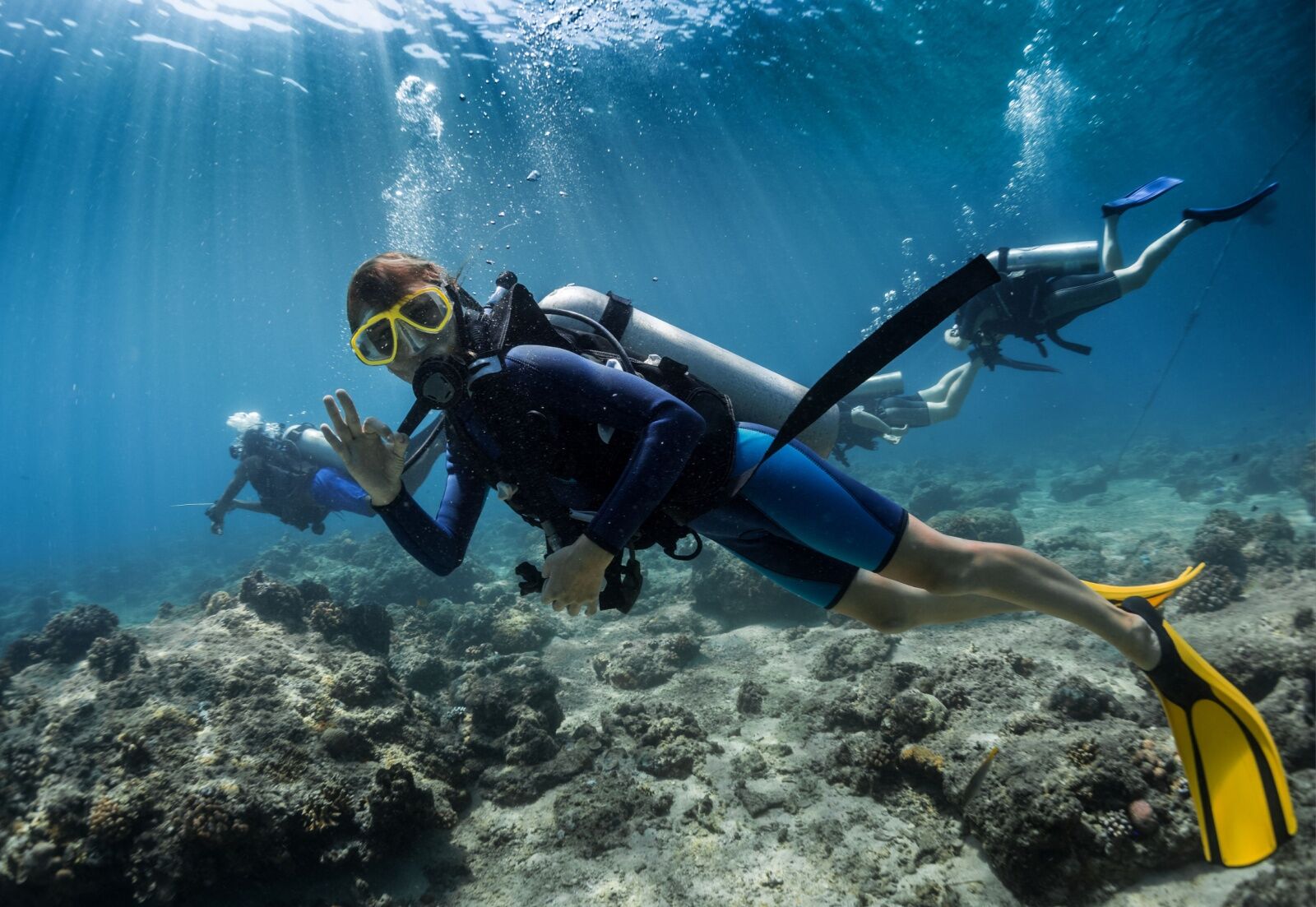 drift diver giving the ok signal