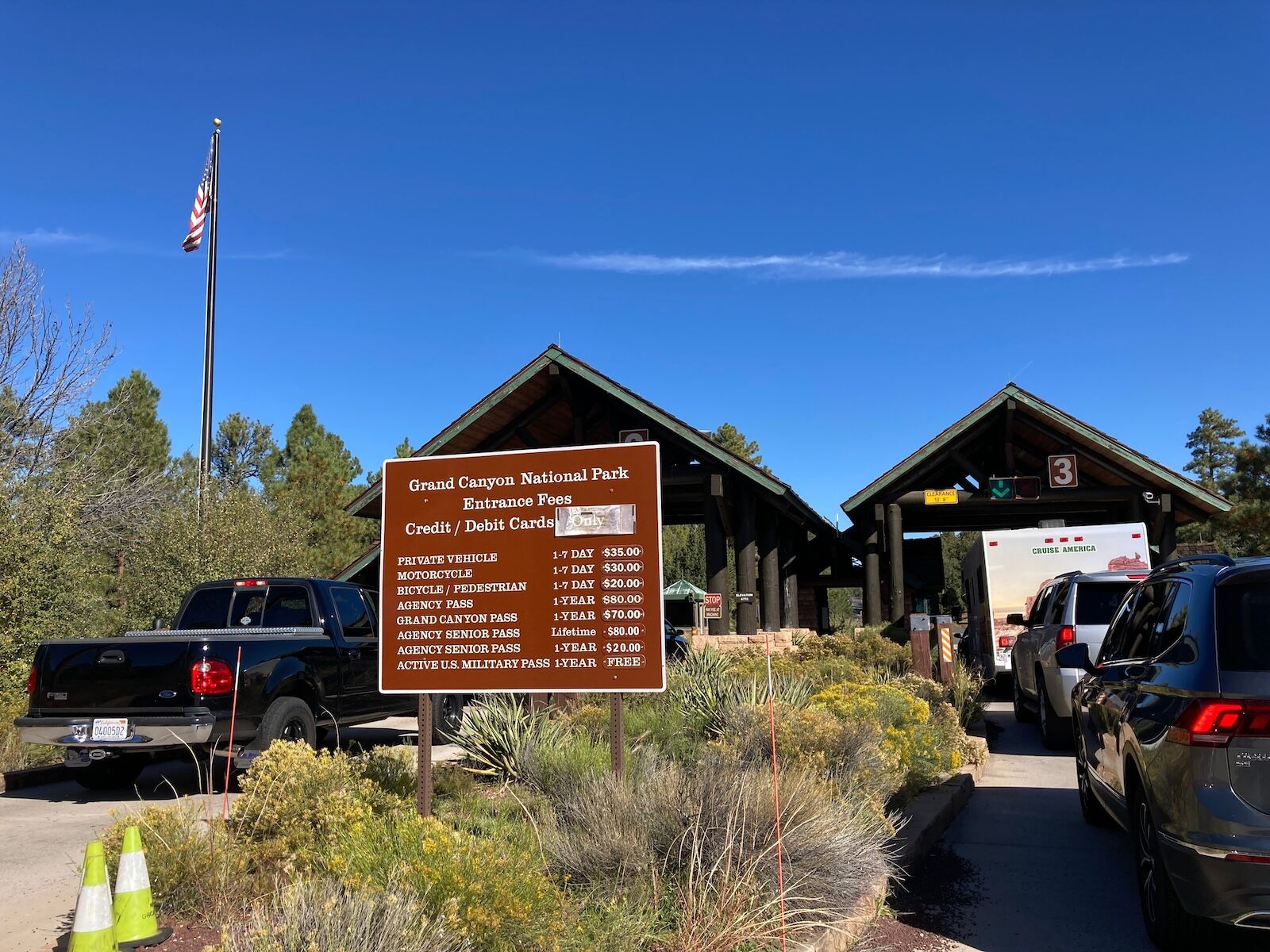 cars waiting to enter grand canyon national park