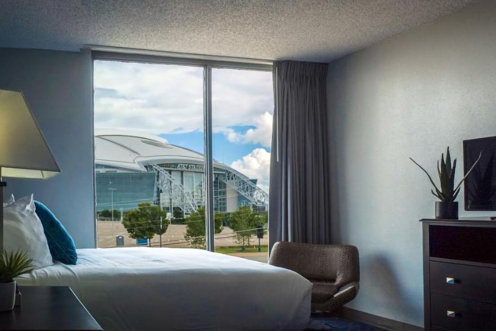 The best hotels near hotels near AT&T Stadium