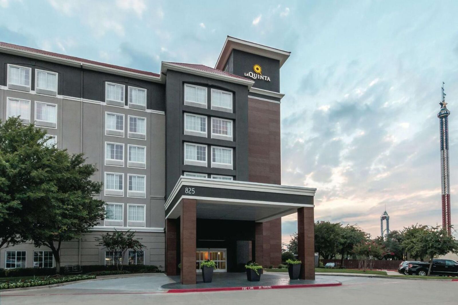 The best hotels near hotels near AT&T Stadium
