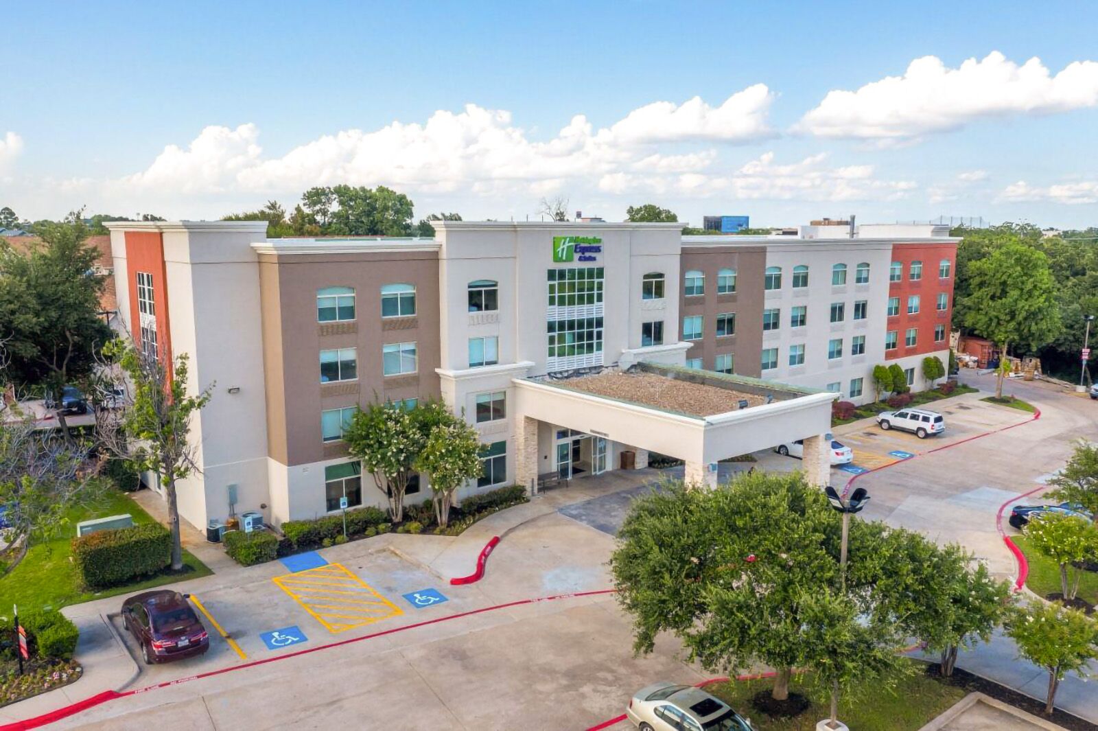 The best hotels near hotels near AT&T Stadium