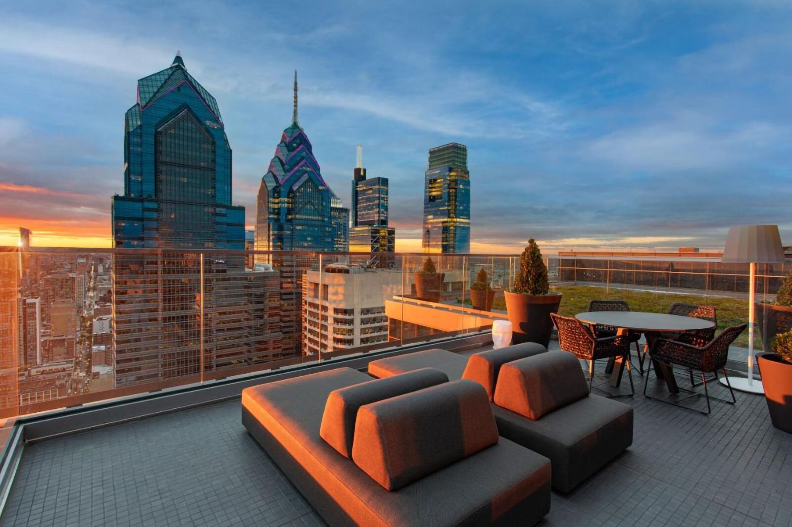 hotels near lincoln financial field
