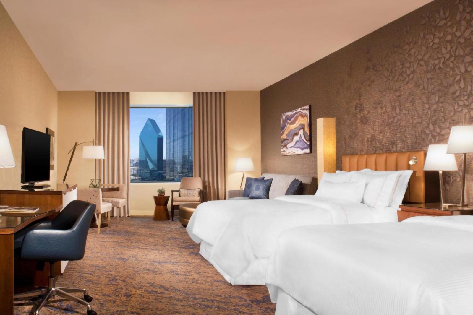 The best hotels near hotels near AT&T Stadium