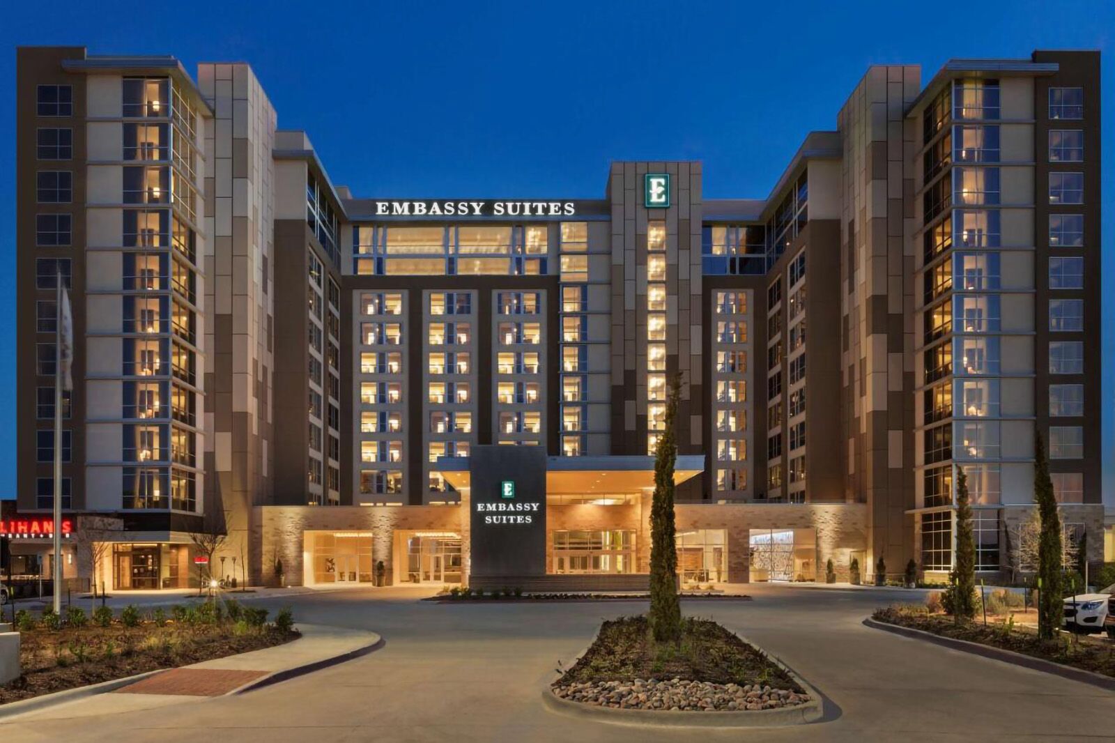 The best hotels near hotels near AT&T Stadium