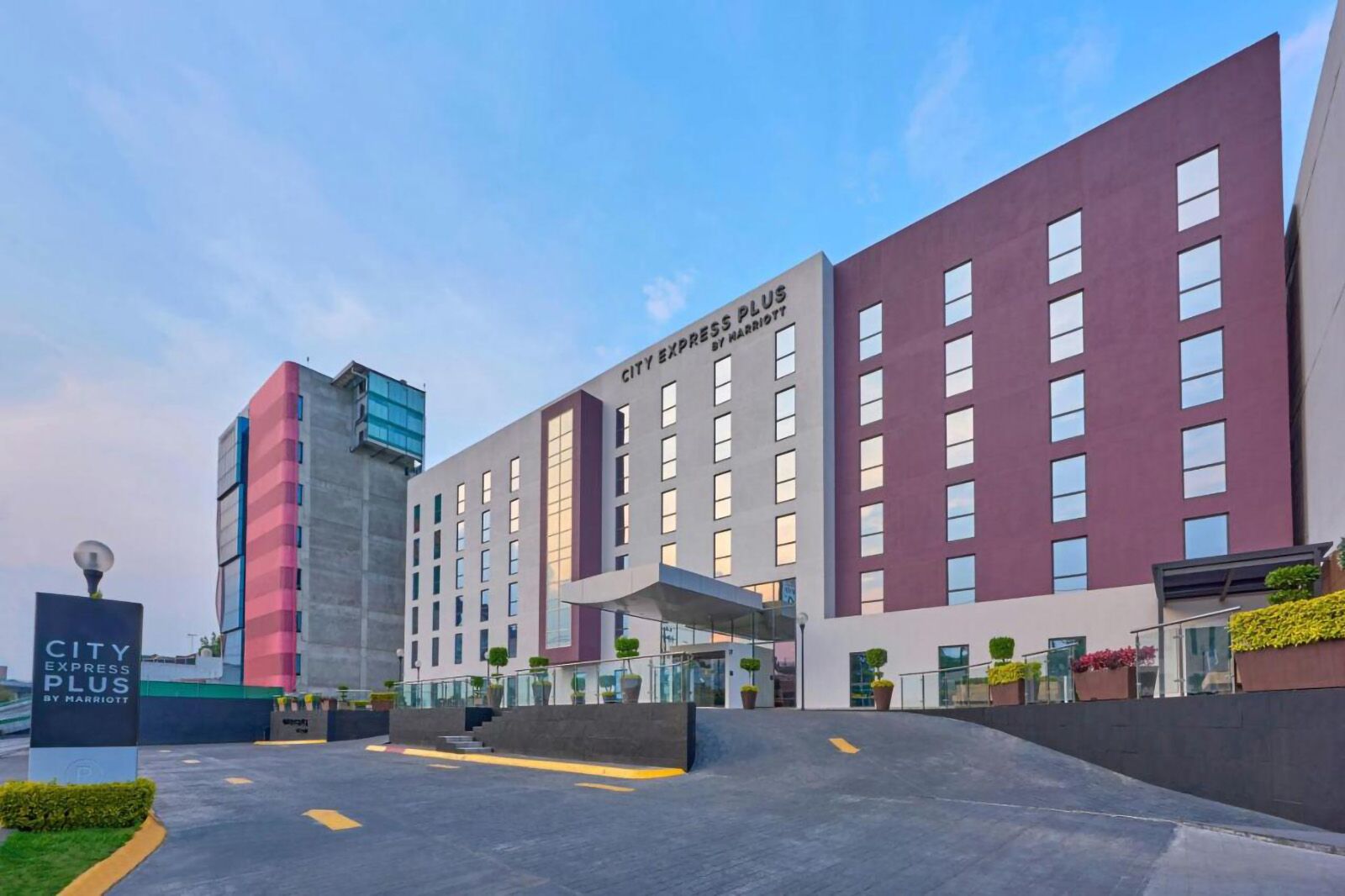 hotels near Estadio Azteca