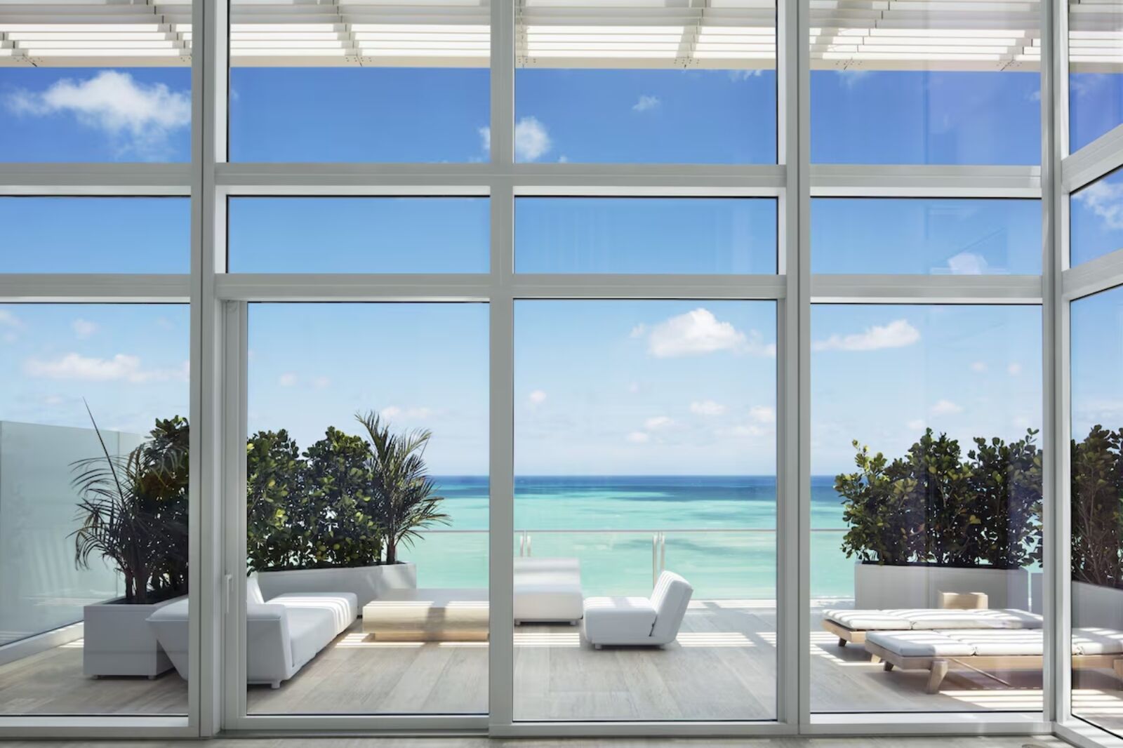 Four Seasons Hotel at The Surf Club