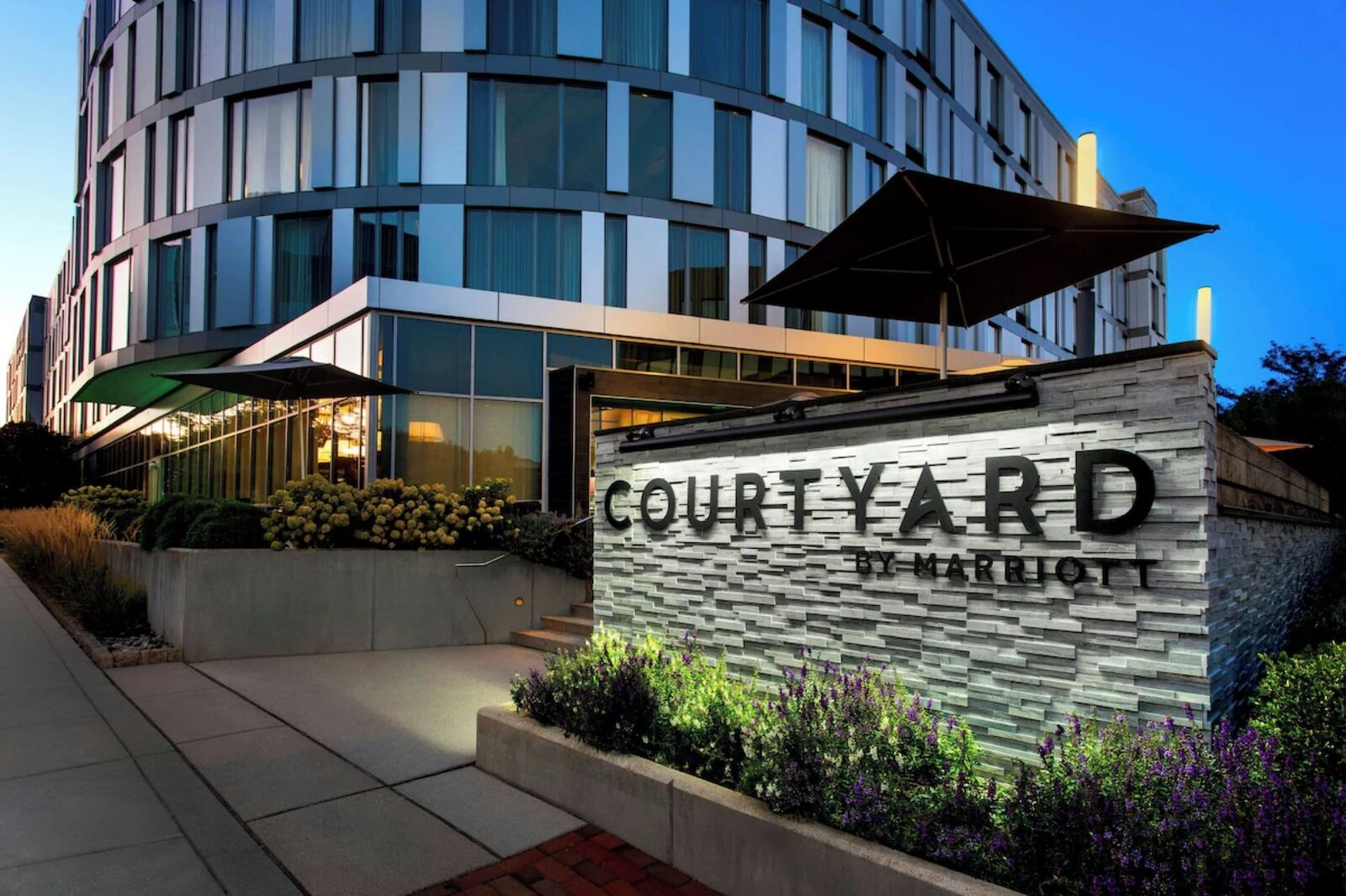 Courtyard by Marriott Philadelphia South at The Navy Yard