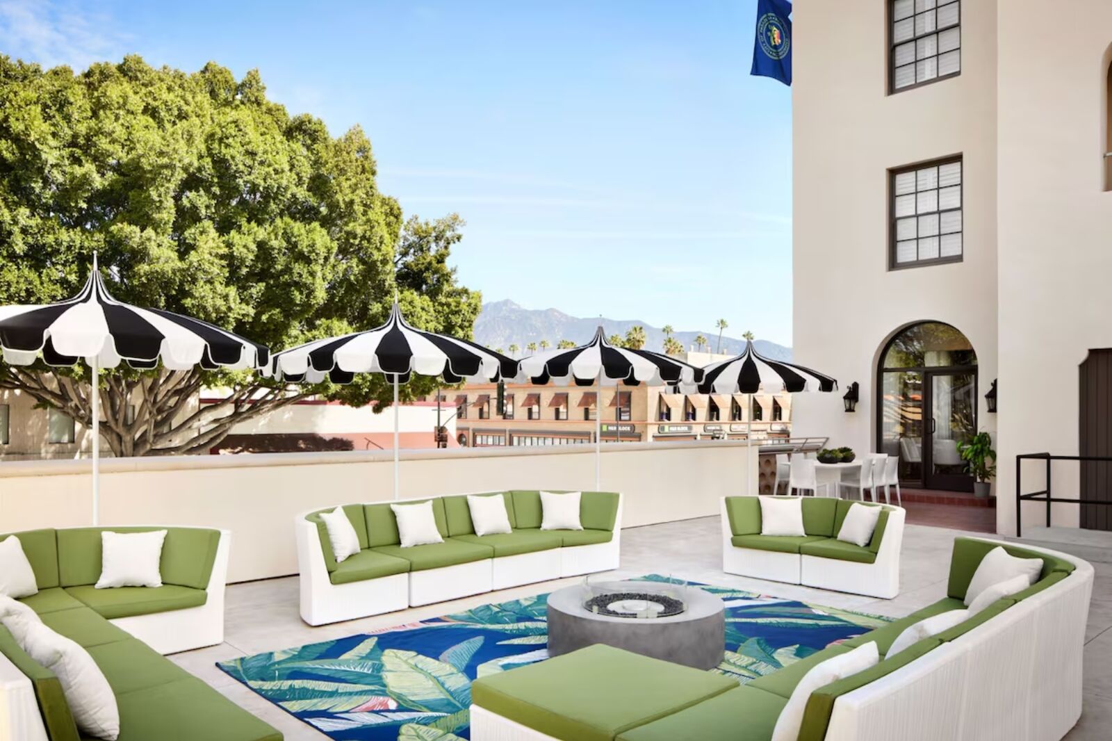 Pasadena Hotel & Pool