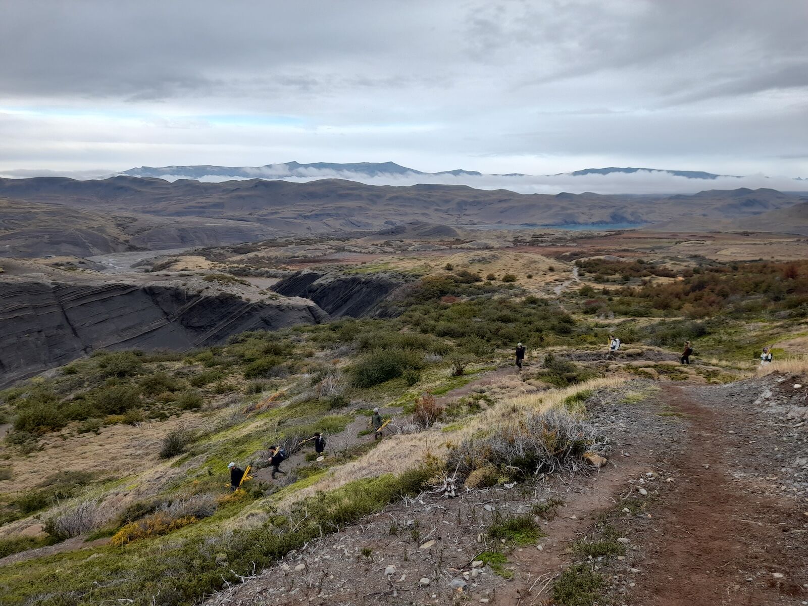 voluinteers doing trail maintenance in chilean patagonia