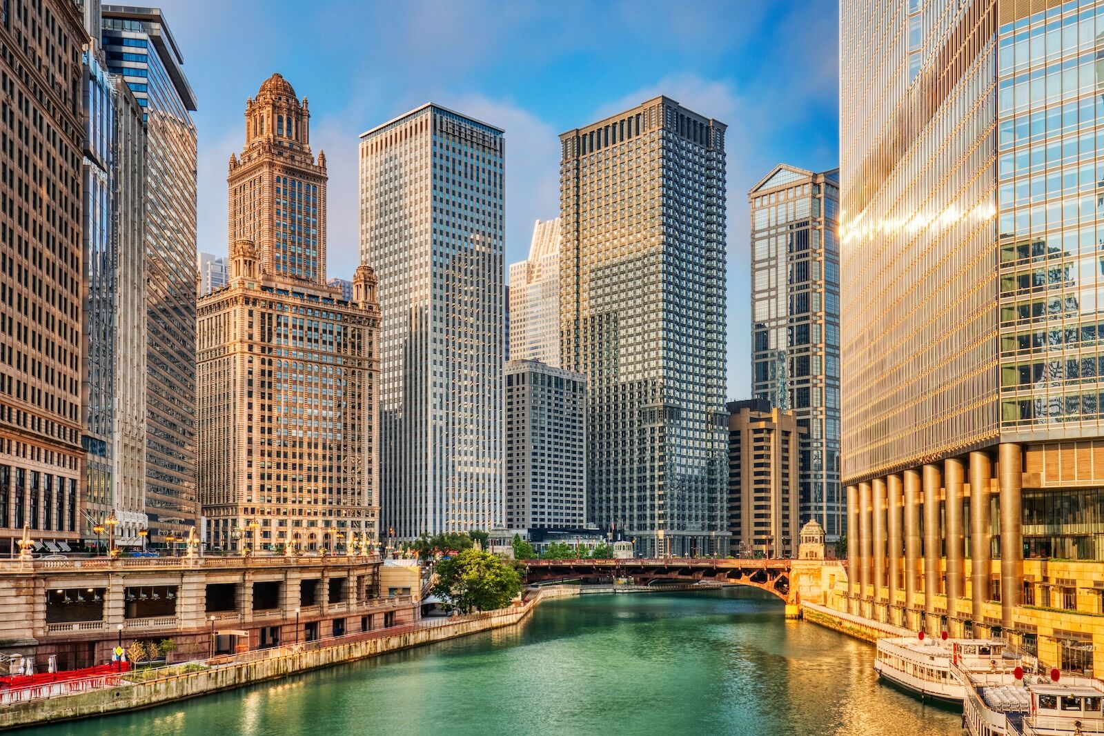 chicago riverwalk with skyline