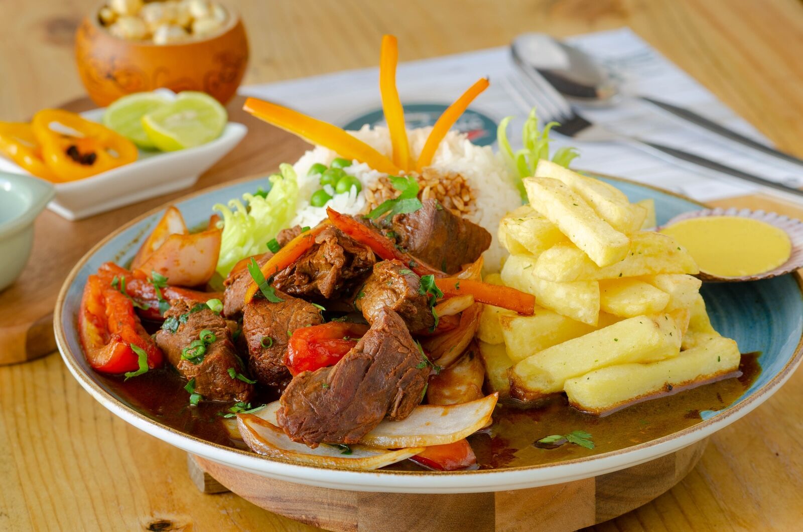 chifa food in peru - loma saltado