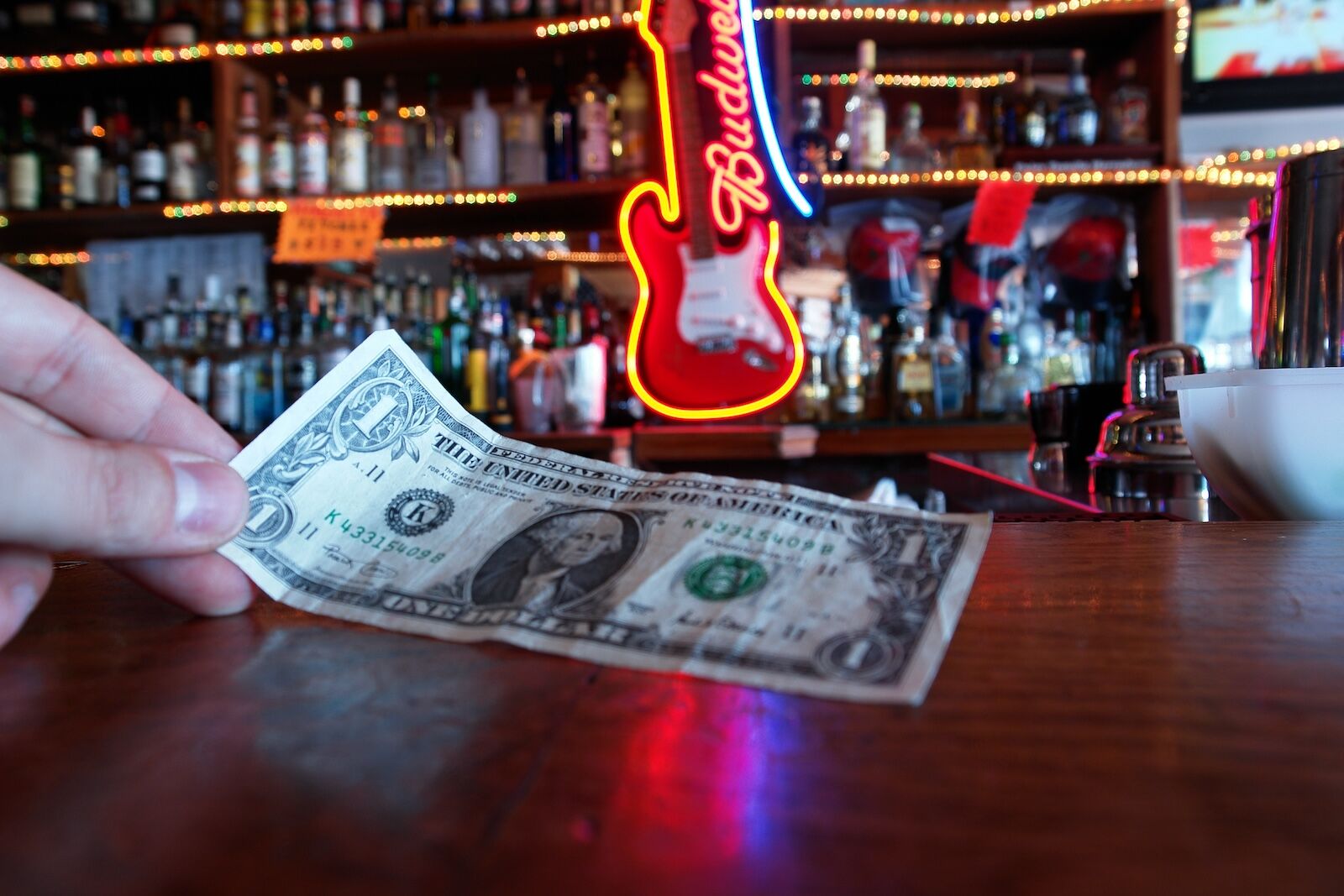 american tourist behavior - tipping culture
