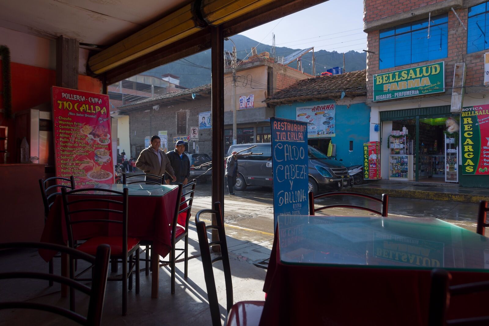 chifa food in peru - chifa restaurant